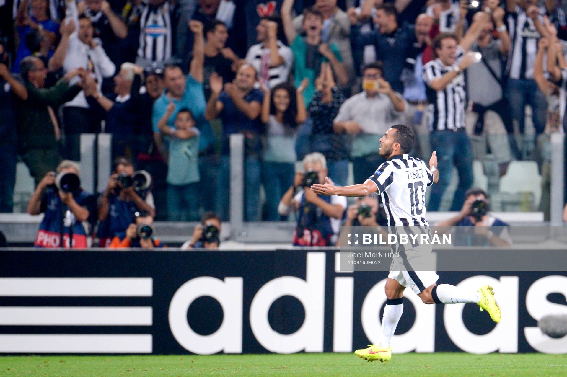 Juventus Carlos Tevez jublar
