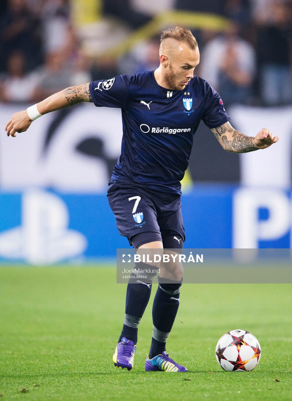 Malmö FF:s Magnus Eriksson under fotbollsmatchen i Champions League mellan Juventus och Malmö FF den 16 september 2014 i Turin.