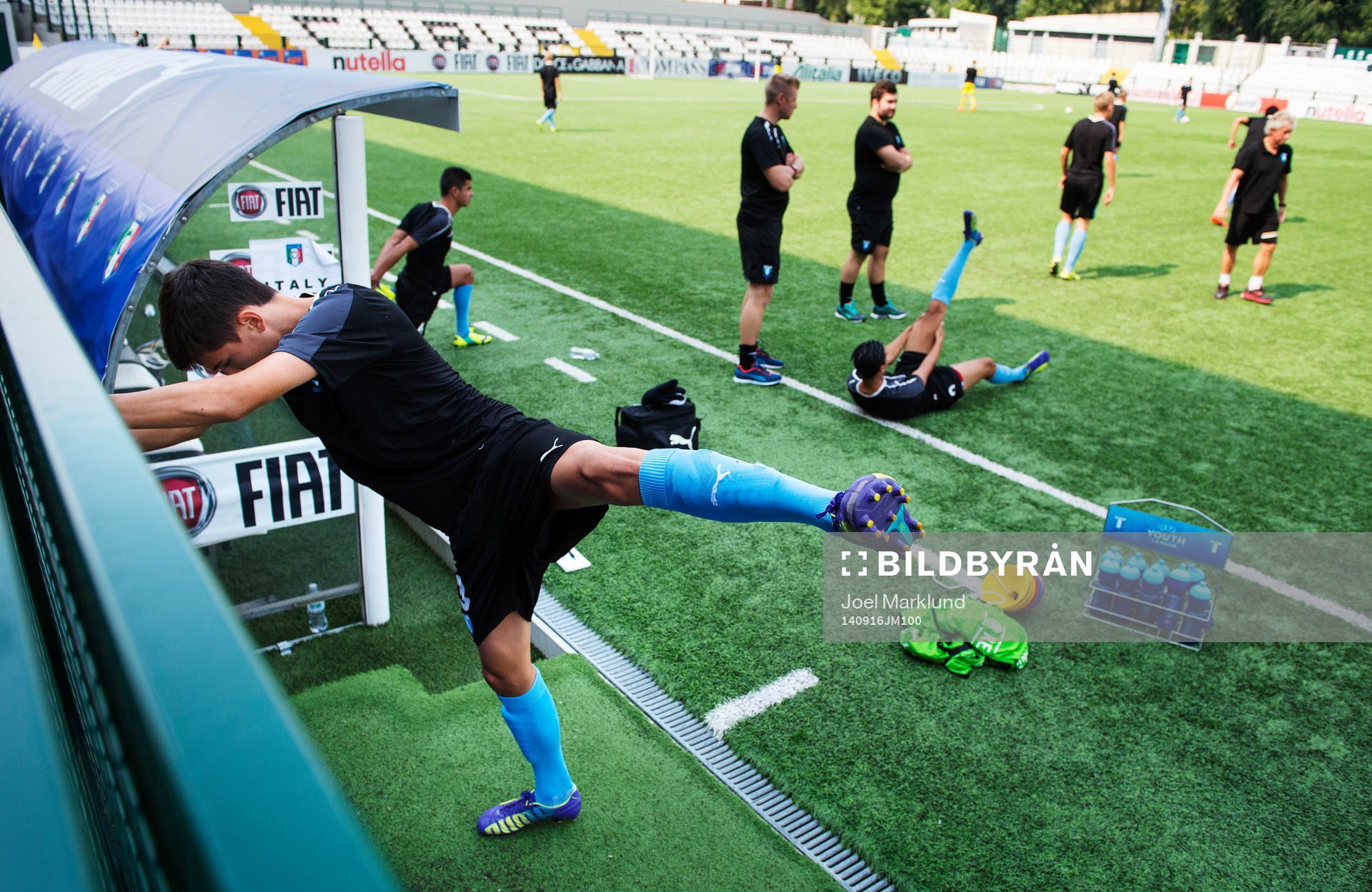 Spelare i Malmö FF värmer upp