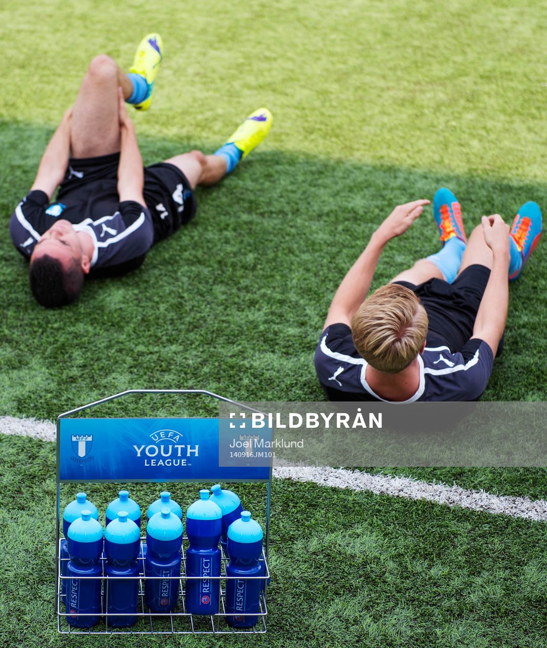 Spelare i Malmö FF stretchar