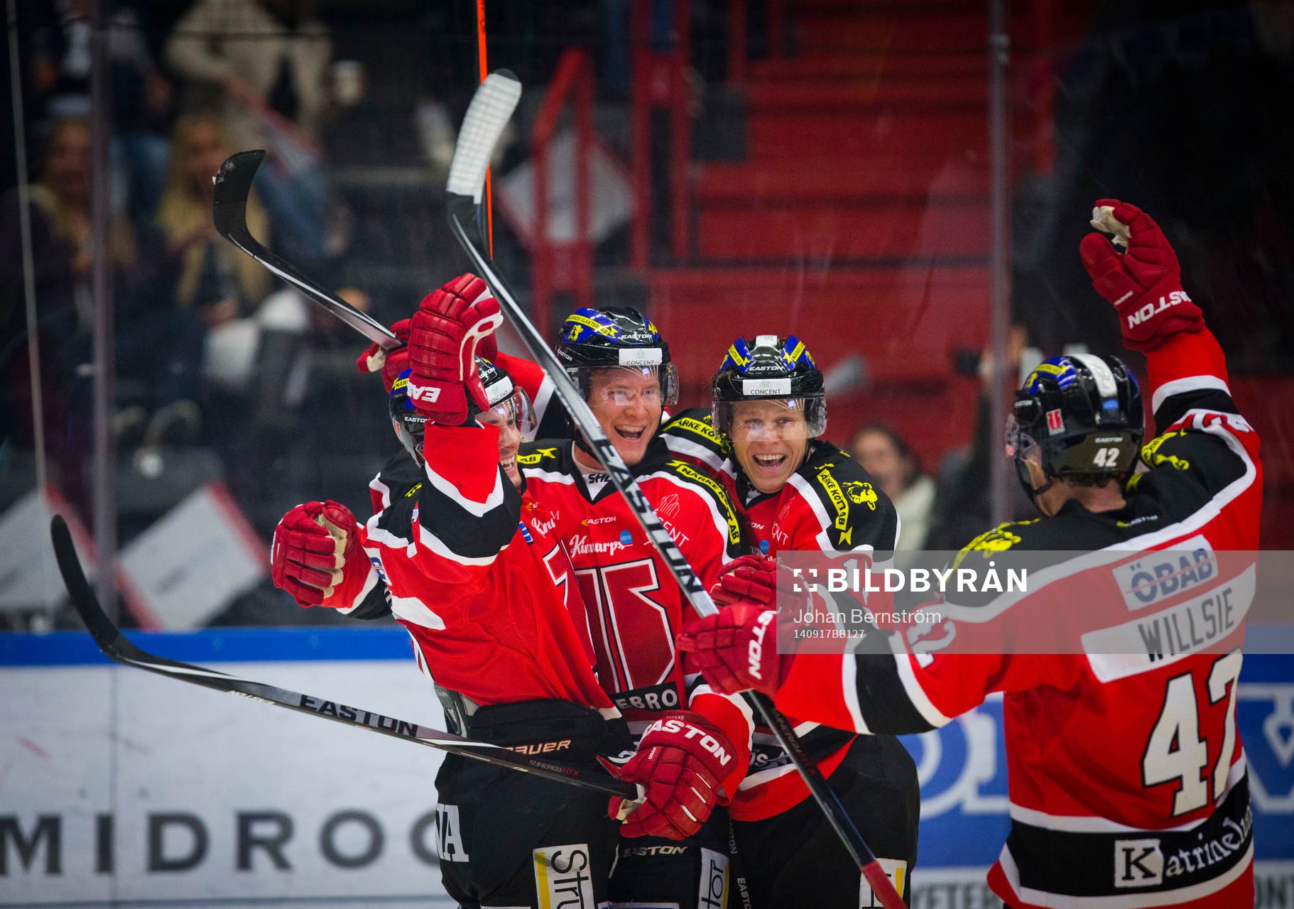Örebros Johan Motin gör 1-1 och jublar med Brian Willsie