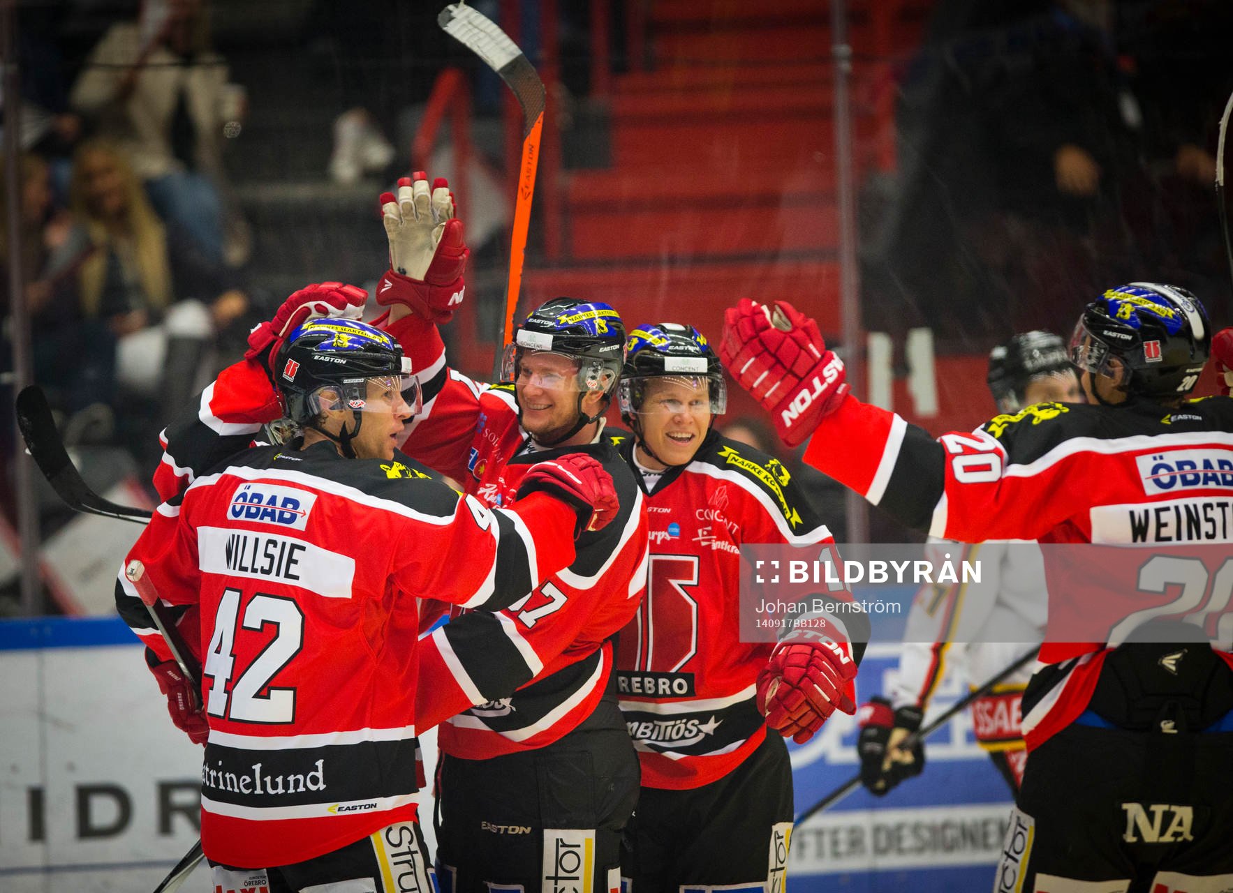 Örebros Johan Motin gör 1-1 och jublar med Brian Willsie