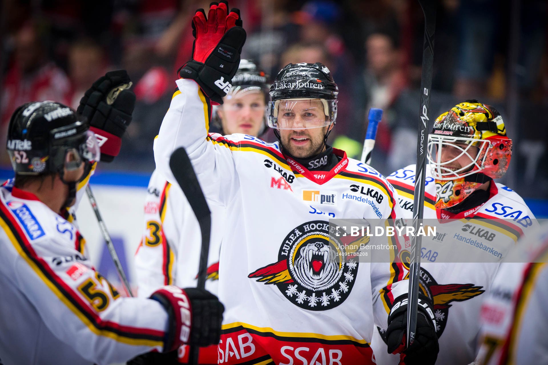 Luleås målvakt Joel Lassinantti jublar med Per Ledin