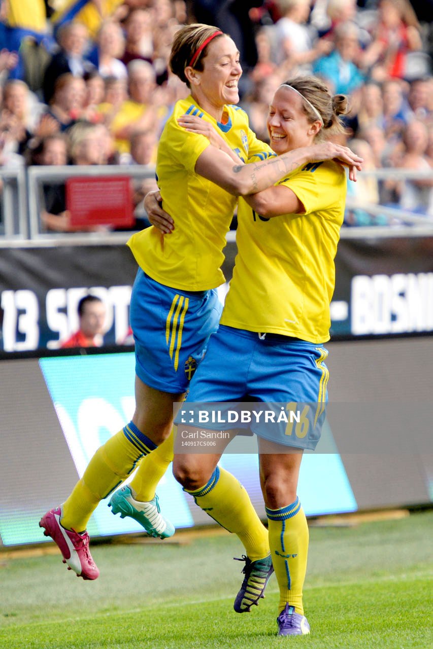 Sveriges Therese Sjögran kramas om av Lina Nilsson