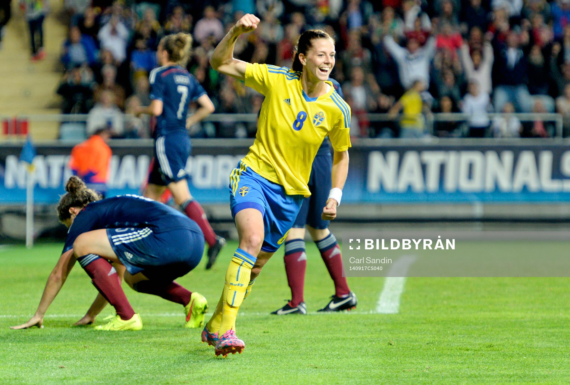 Sveriges Lotta Schelin jublar