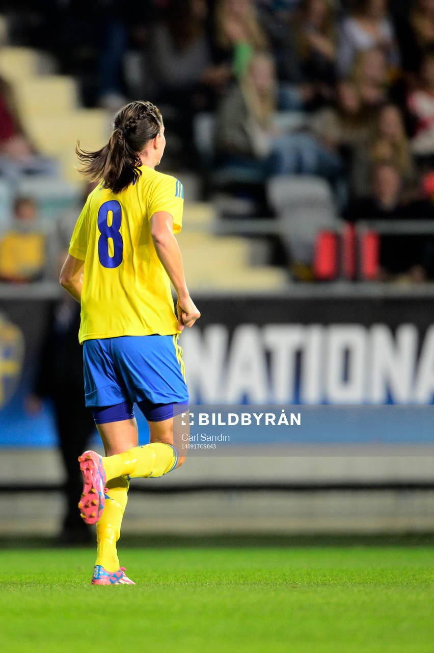 Sveriges Lotta Schelin under fotbollsmatchen i damernas VM-kval mellan Sverige och Skottland den 17 september 2014 i Göteborg.