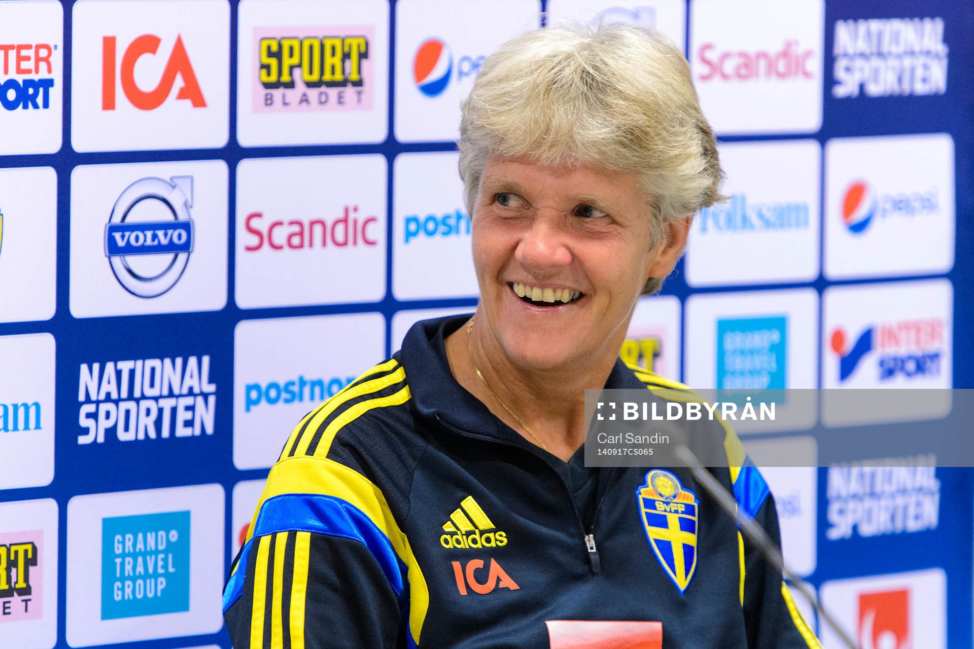 Sveriges förbundskapten Pia Sundhage på en presskonferens
