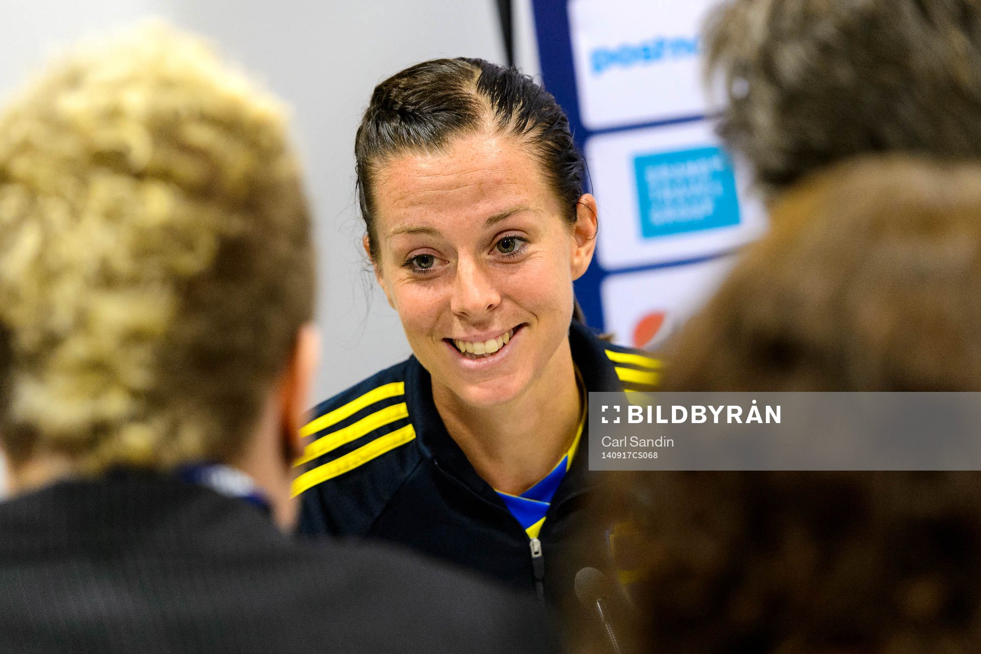 Sveriges Lotta Schelin på en presskonferens