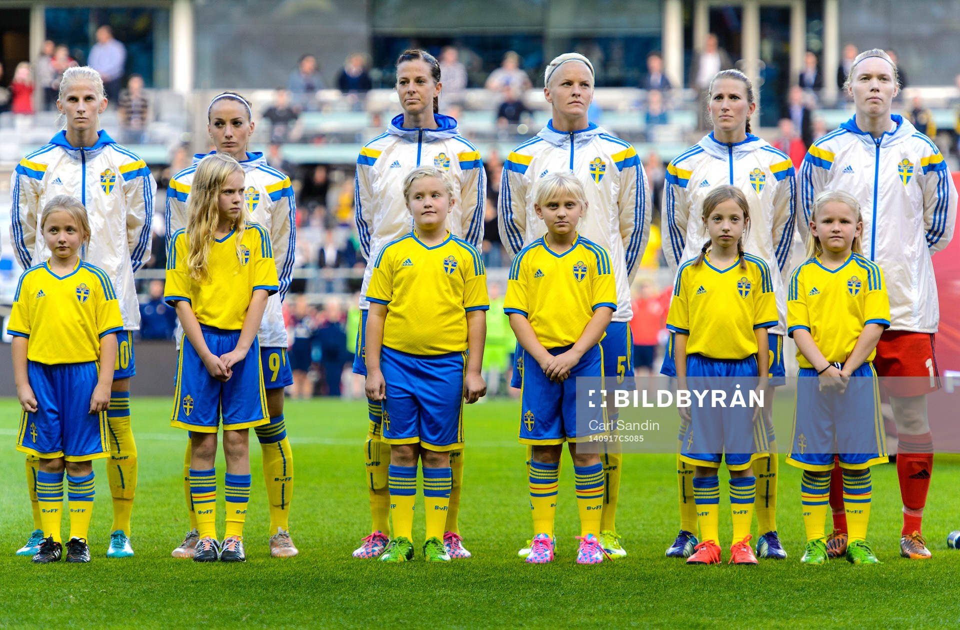 Knattarna står vid lineup med Sveriges Sofia Jakobsson,