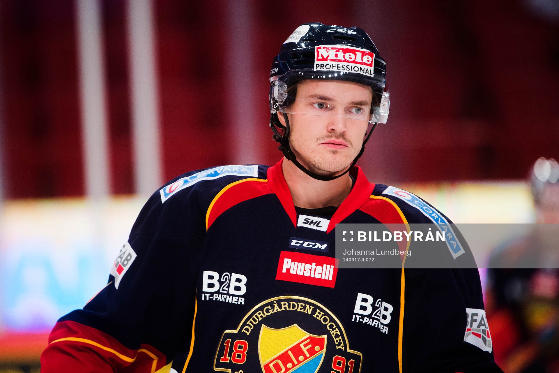 Djurgårdens Marcus Högström värmer upp