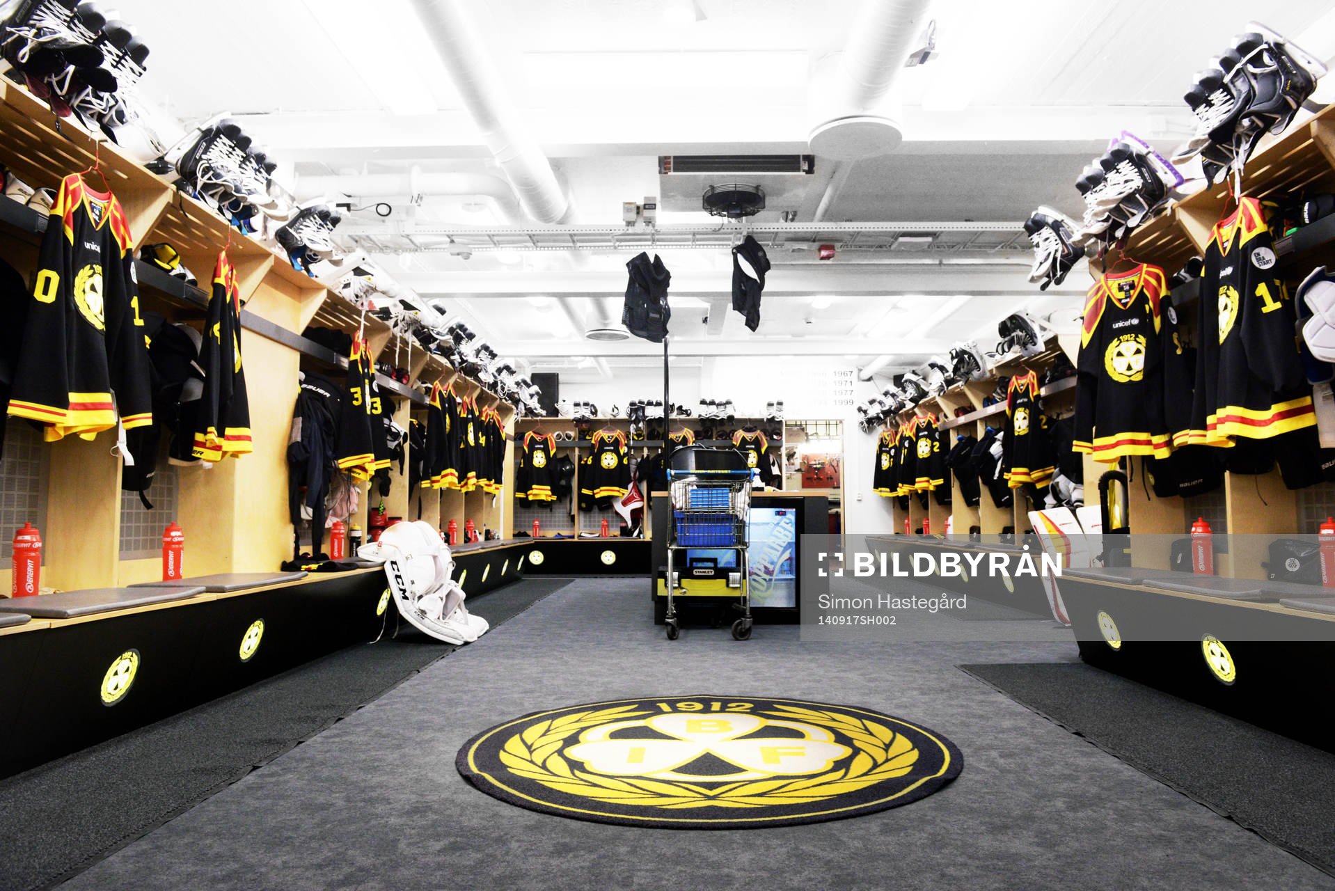 Brynäs omklädningsrum före ishockeymatchen i SHL mellan