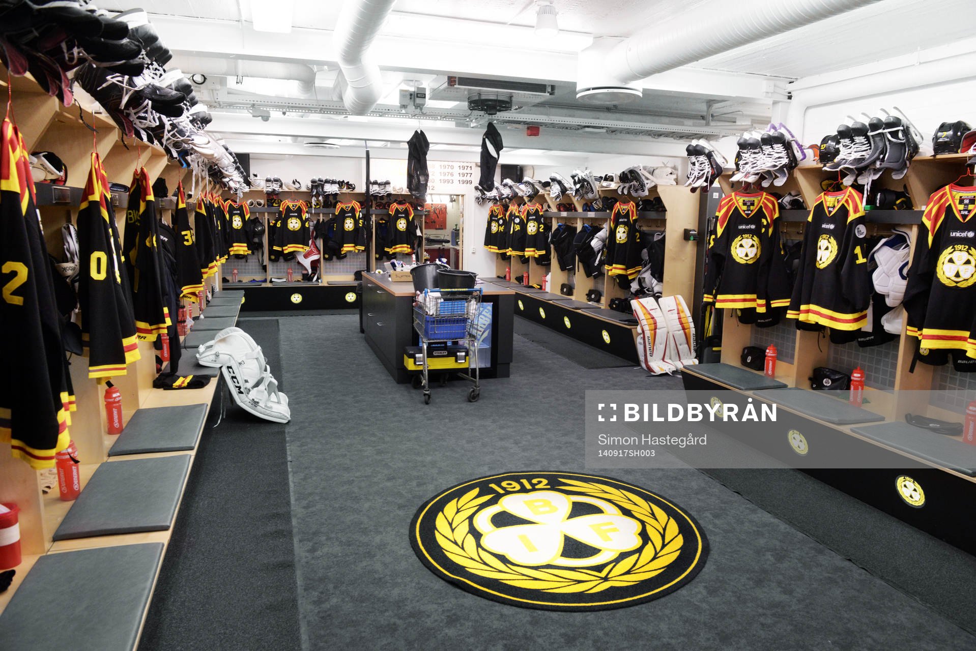 Brynäs omklädningsrum före ishockeymatchen i SHL mellan