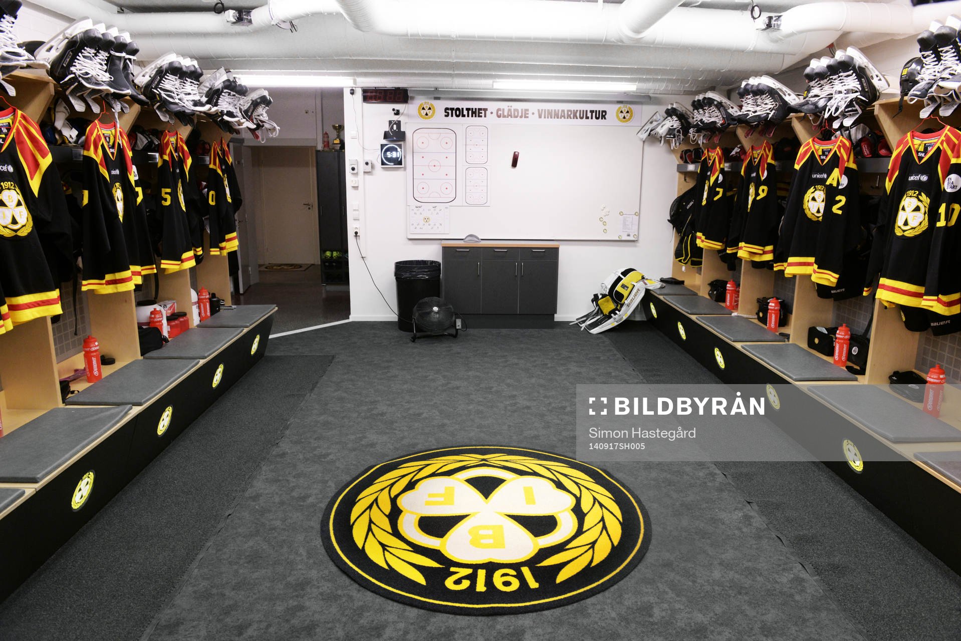 Brynäs omklädningsrum före ishockeymatchen i SHL mellan