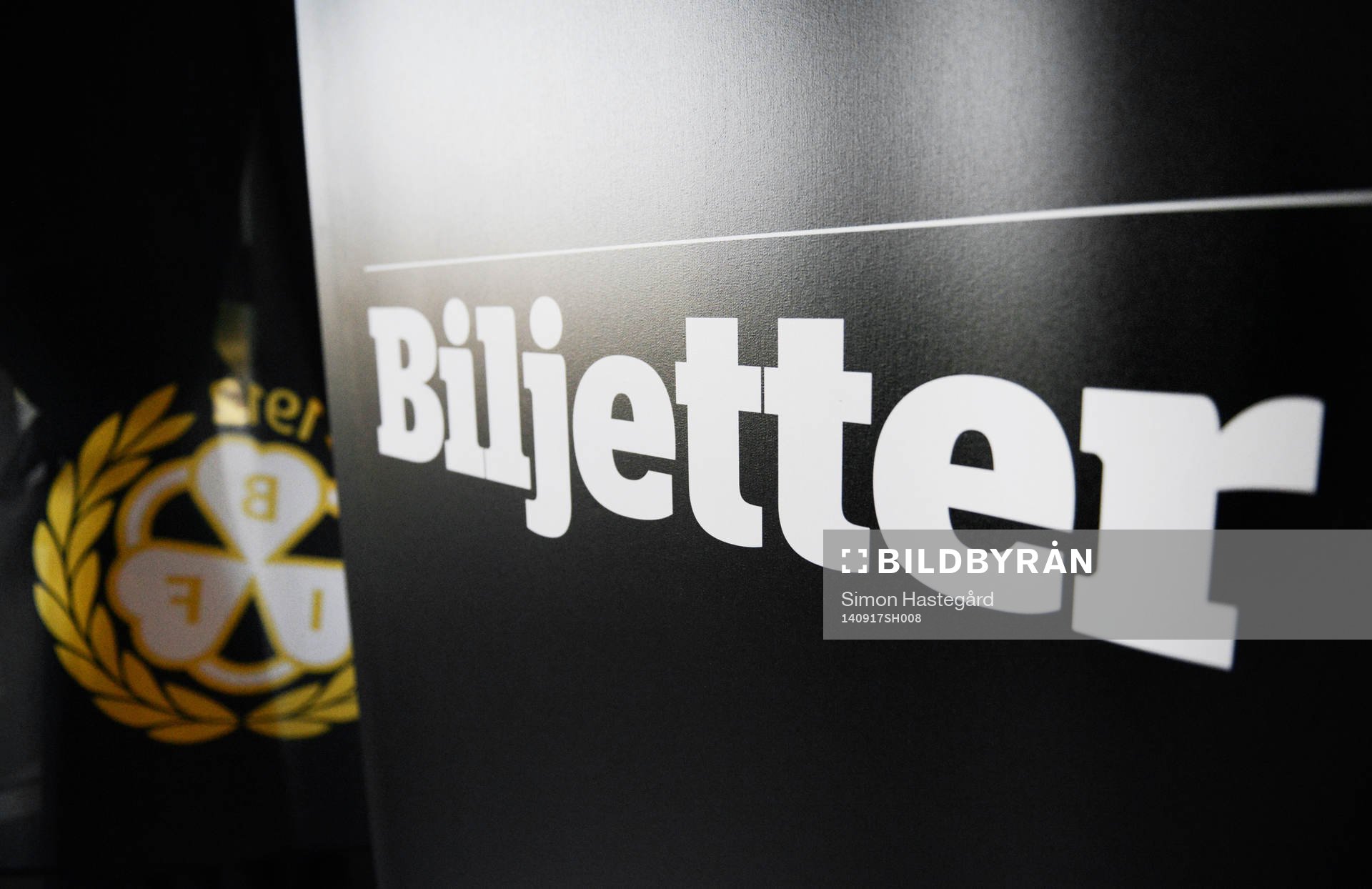 En biljettskylt i entrén till Gavlerinken Arena före
