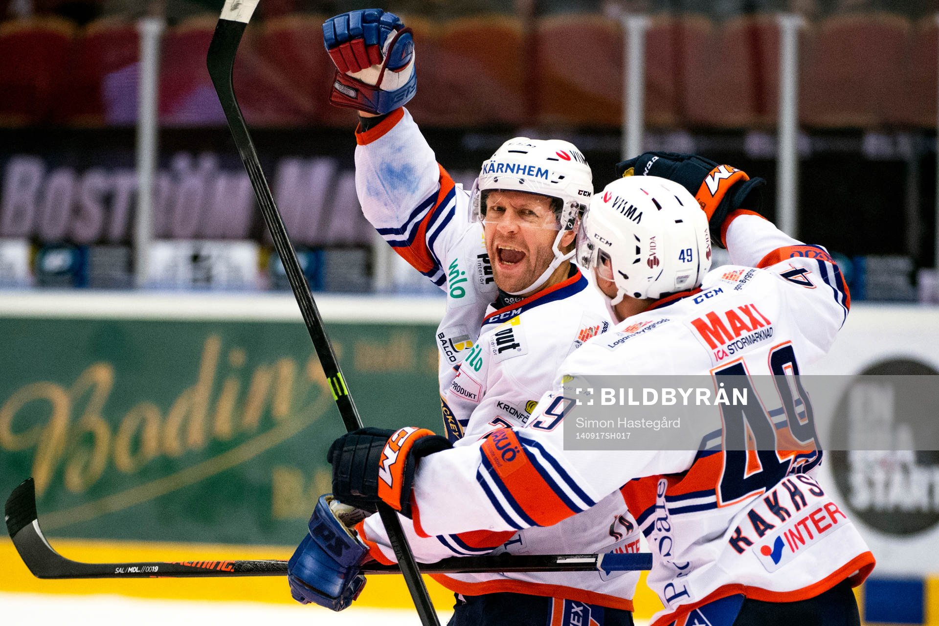 Växjös Tomi Kallio och Rhett Rakhshani jublar