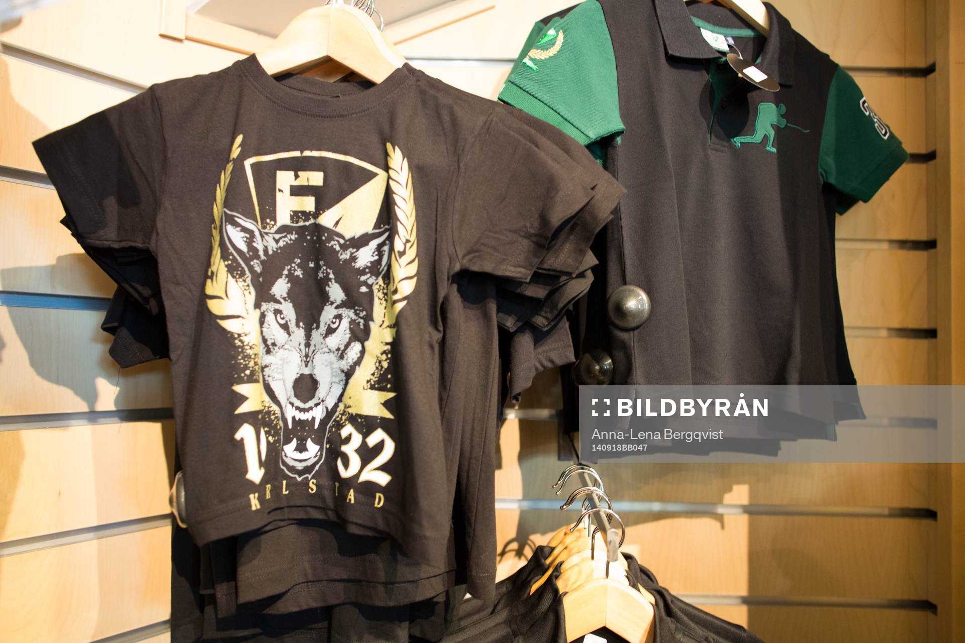 Färjestads maskot Ture Varg är tryckt på en tröja som