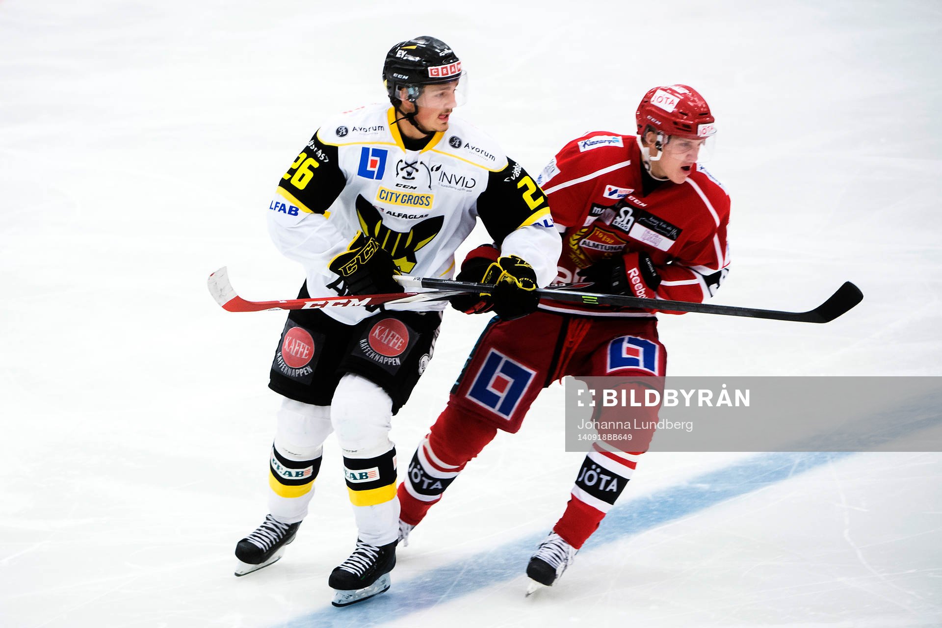 Västerås Hampus Larsson och Almtunas Sebastian Hartmann