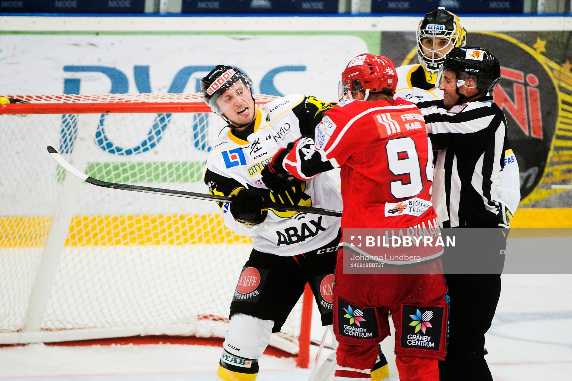 Västerås Dustin Johner och Almtunas Sebastian Hartmann