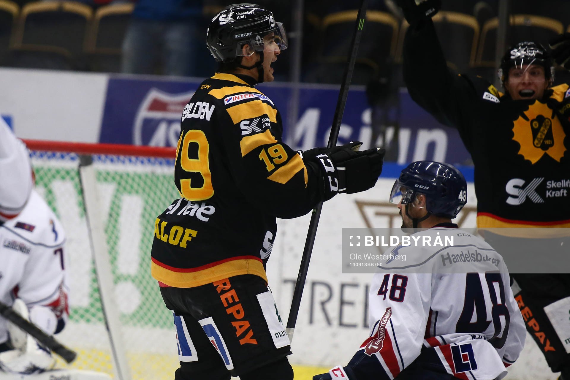 Skellefteås Andrew Calof jublar med Pär Lindholm
