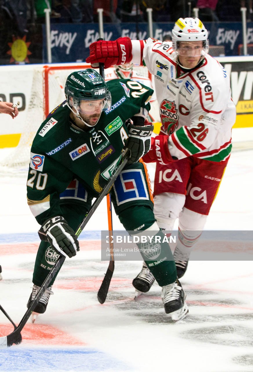 Färjestads Jakub Klepis och Modos  Samuel Påhlsson