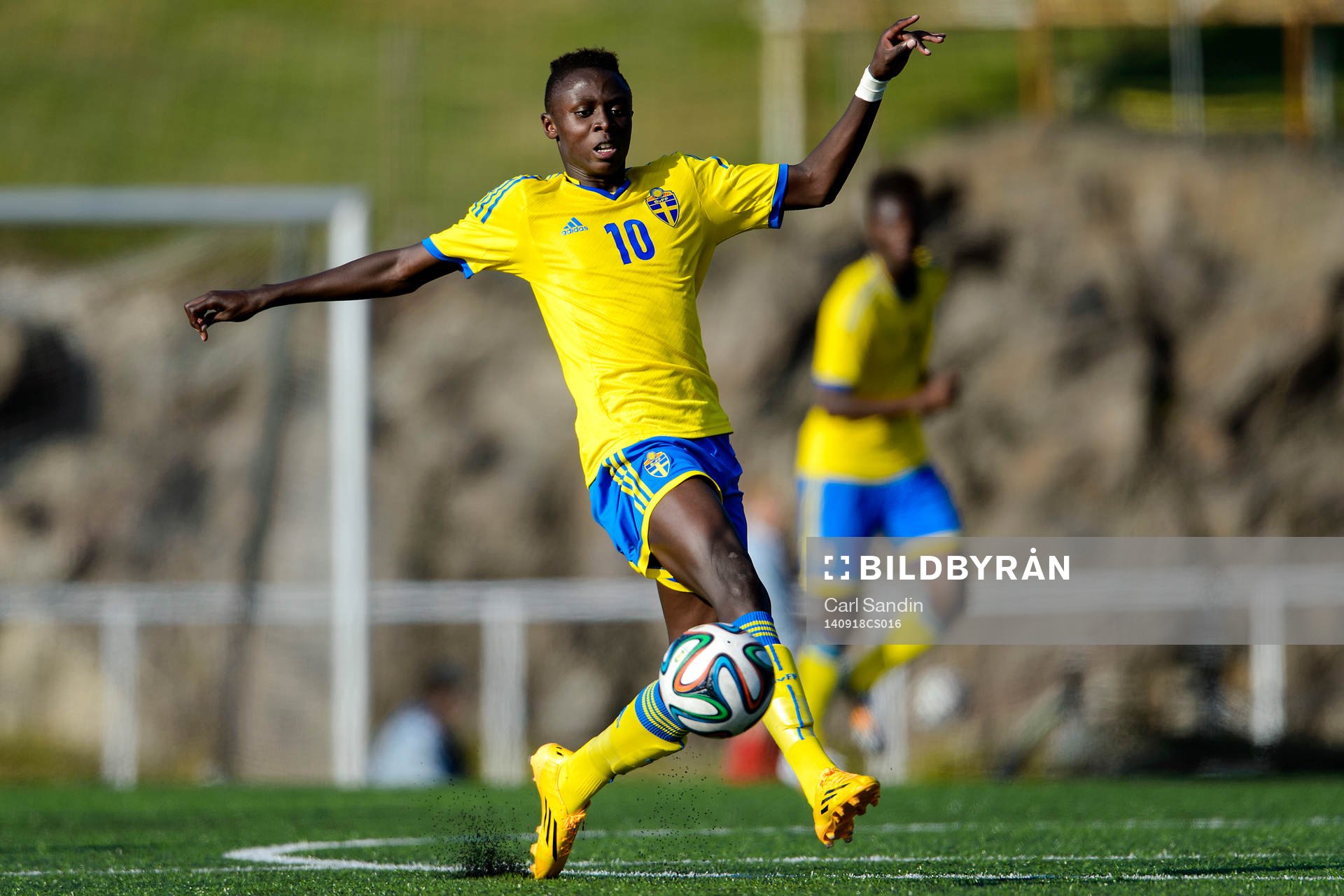 Sveriges Arnold Ehn under fotbollsmatchen för P15 mellan Sverige och Norge den 18 september 2014 i Kungälv .