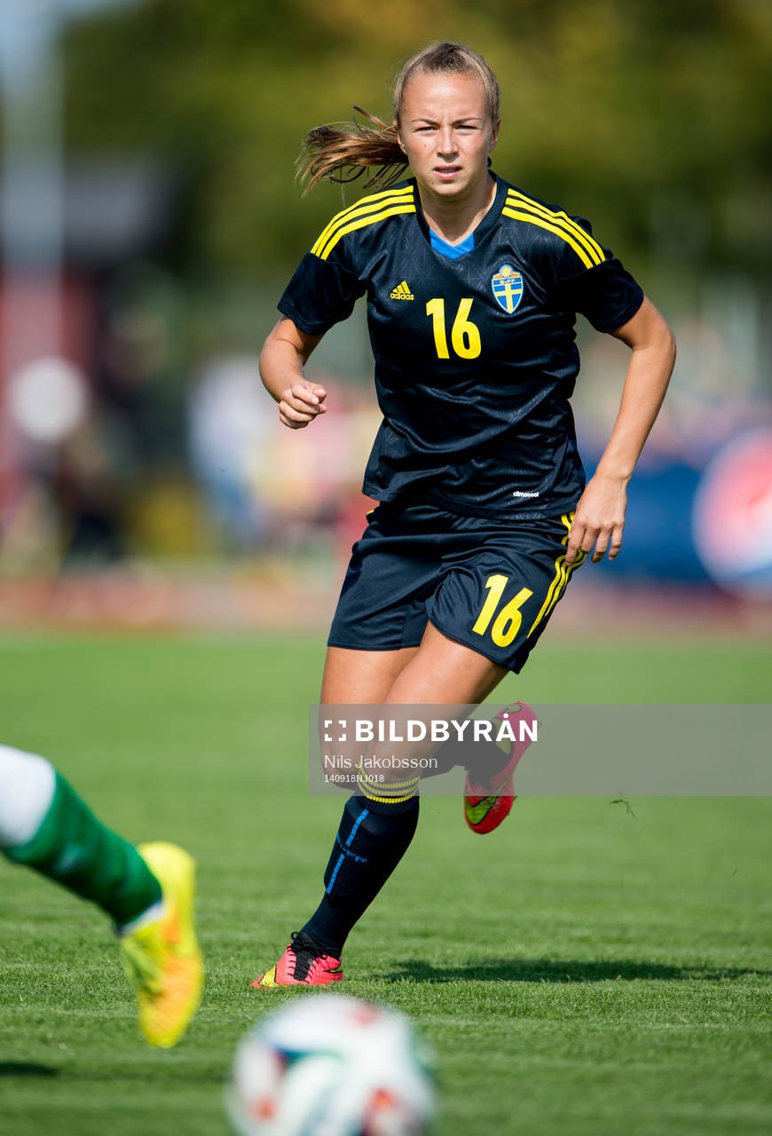 Sveriges Maja Norrhamn under fotbollsmatchen i EM-kvalet för F19 den 18 september 2014 i Staffanstorp.