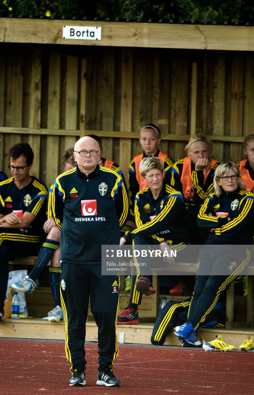 Sveriges förbundskapten Calle Barrling under fotbollsmatchen i EM-kvalet för F19 den 18 september 2014 i Staffanstorp.
