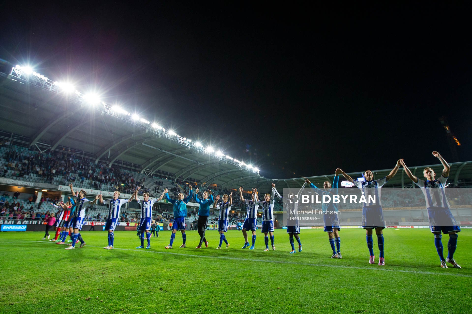 IFK Göteborg tackar klacken efter fotbollsmatchen i Allsvenskan mellan IFK Göteborg - Gefle den 19 september  2014 i Göteborg.