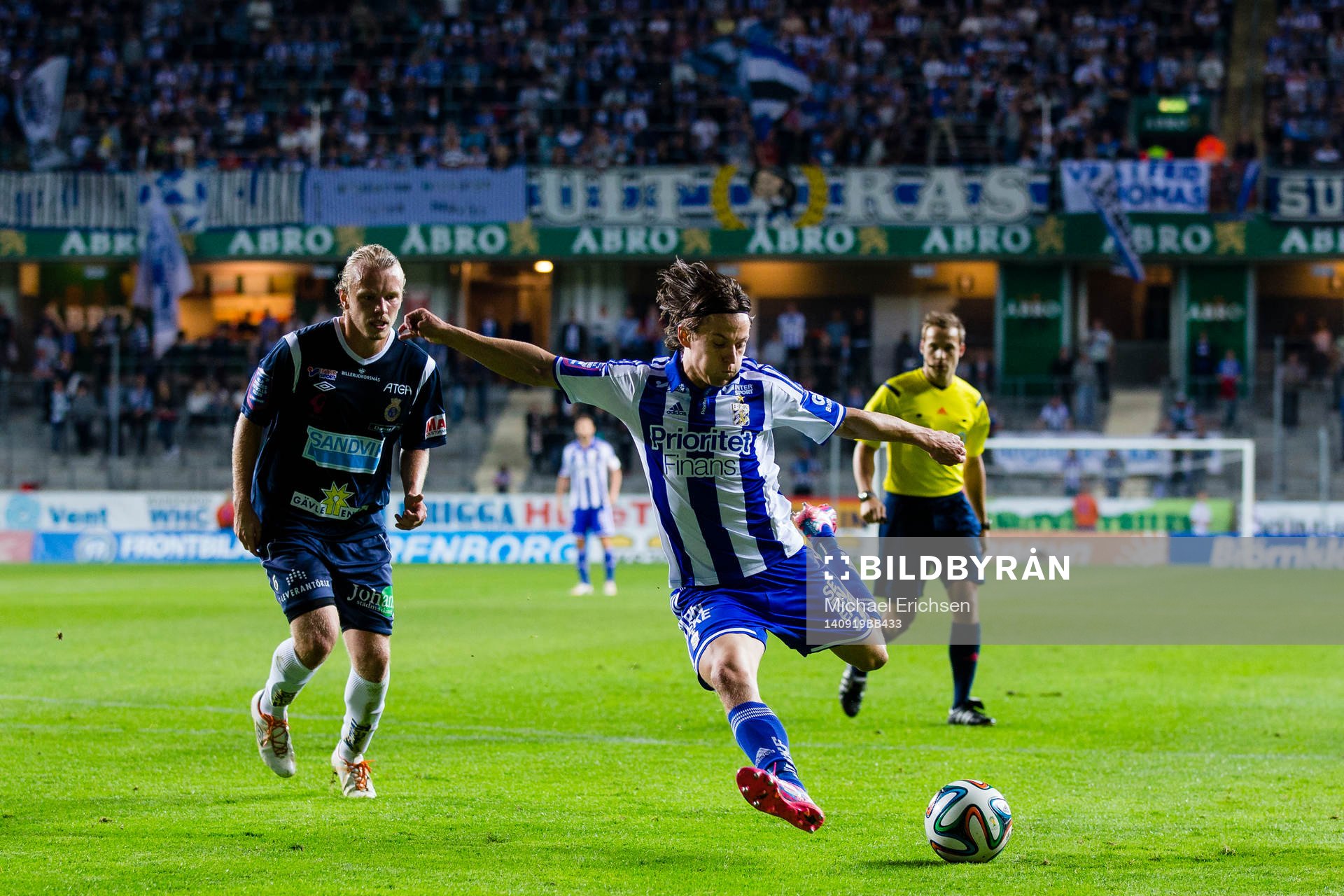 IFK Göteborgs Lasse Vibe skjuter ett skott