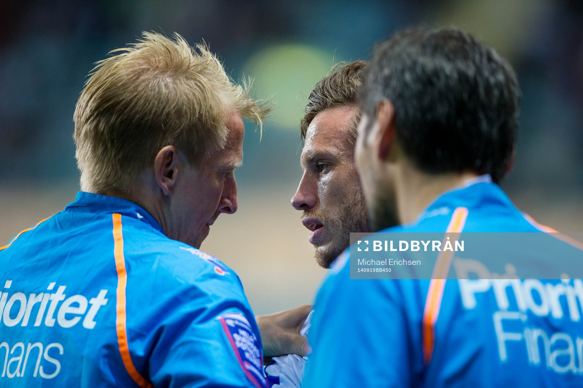 IFK Göteborgs Gustav Svensson får sin axel undersökt