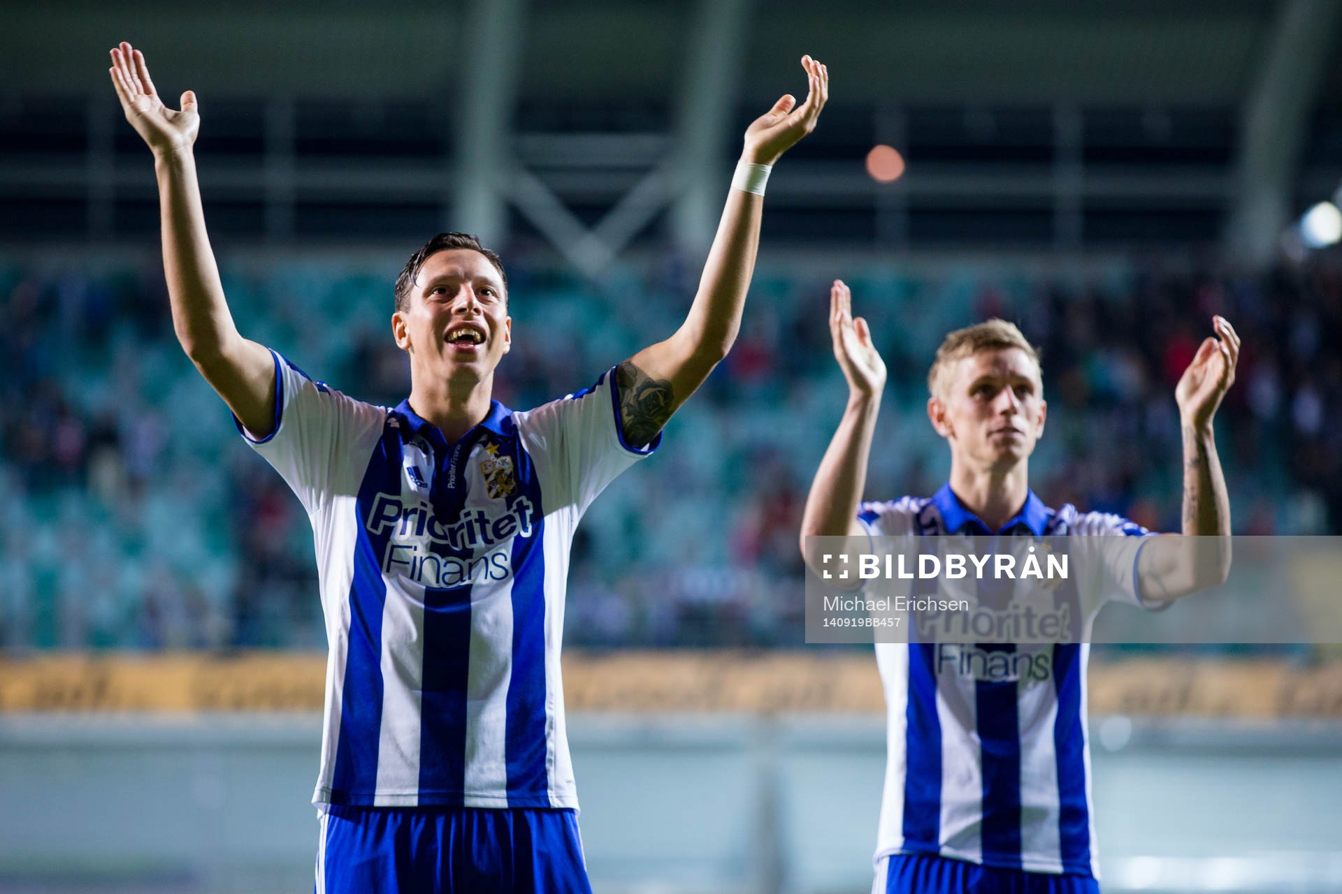 IFK Göteborgs Martin Smedberg-Dalence och Sören Rieks tackar publiken efter fotbollsmatchen i Allsvenskan mellan IFK Göteborg - Gefle den 19 september 2014 i Göteborg.