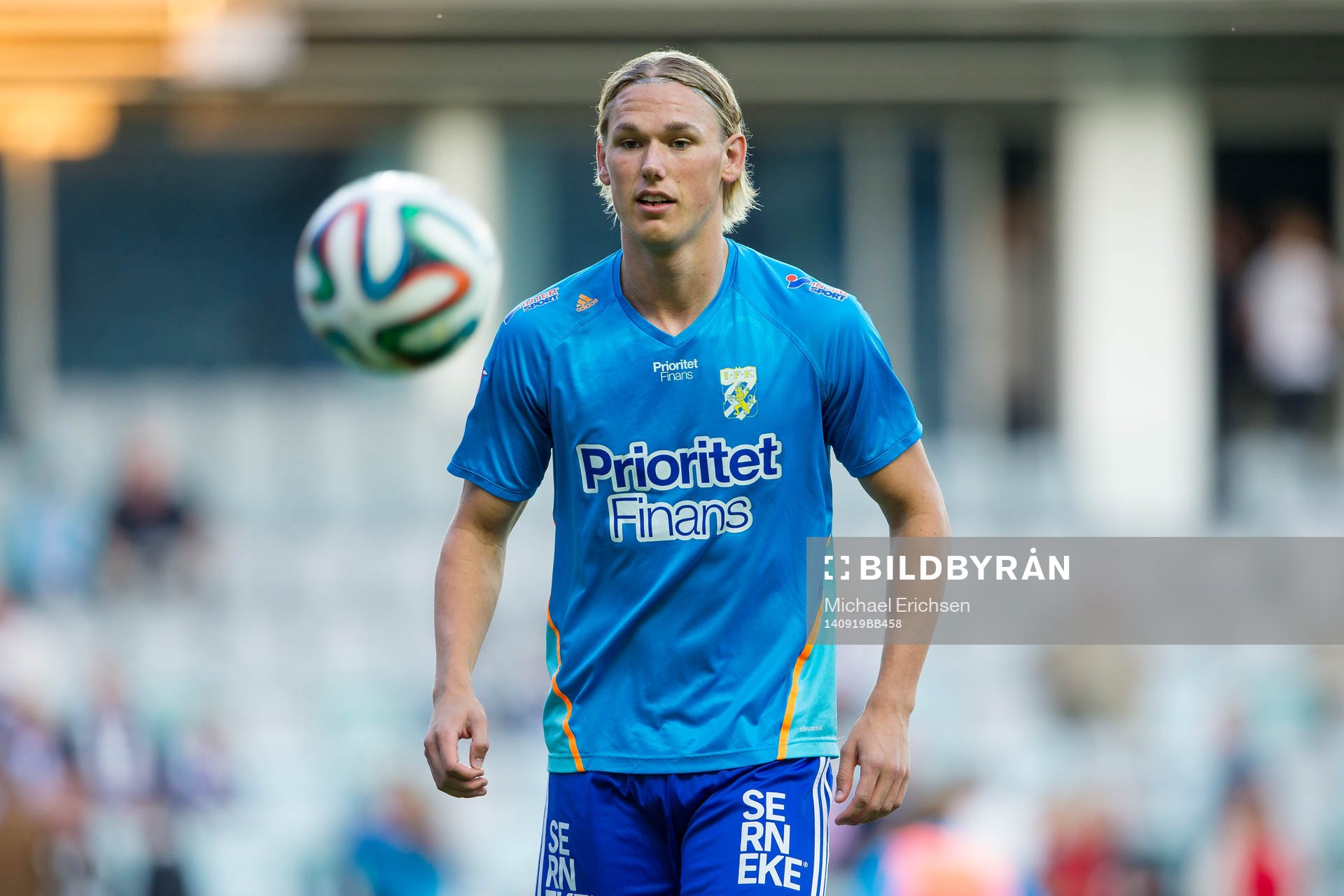 IFK Göteborgs Hampus Zackrisson värmer upp innan