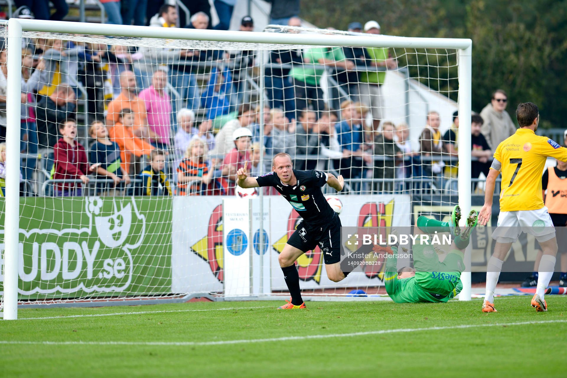 Örebros Patrik Haginge jublar