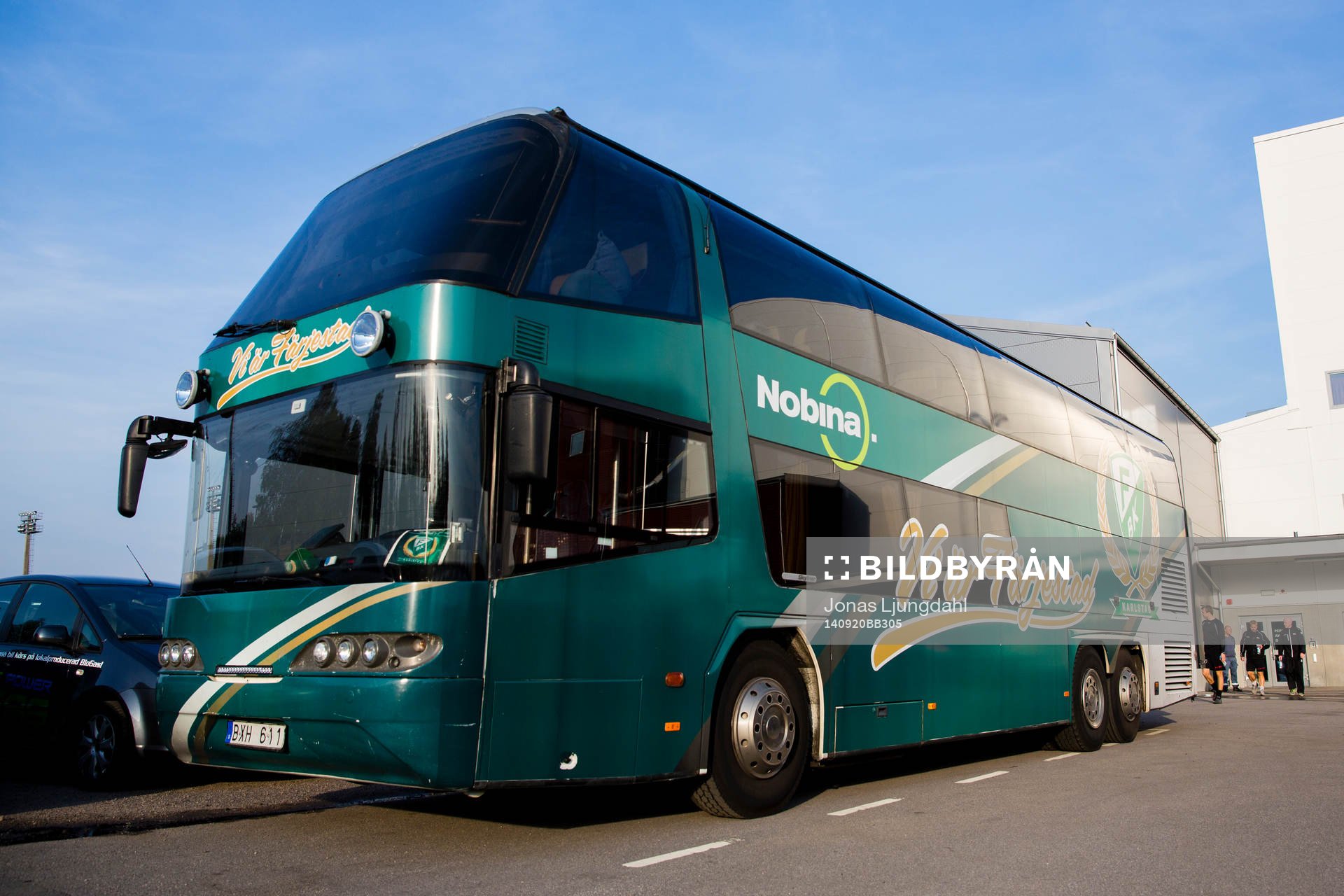 Färjestads spelarbuss innan ishockeymatchen i SHL mellan