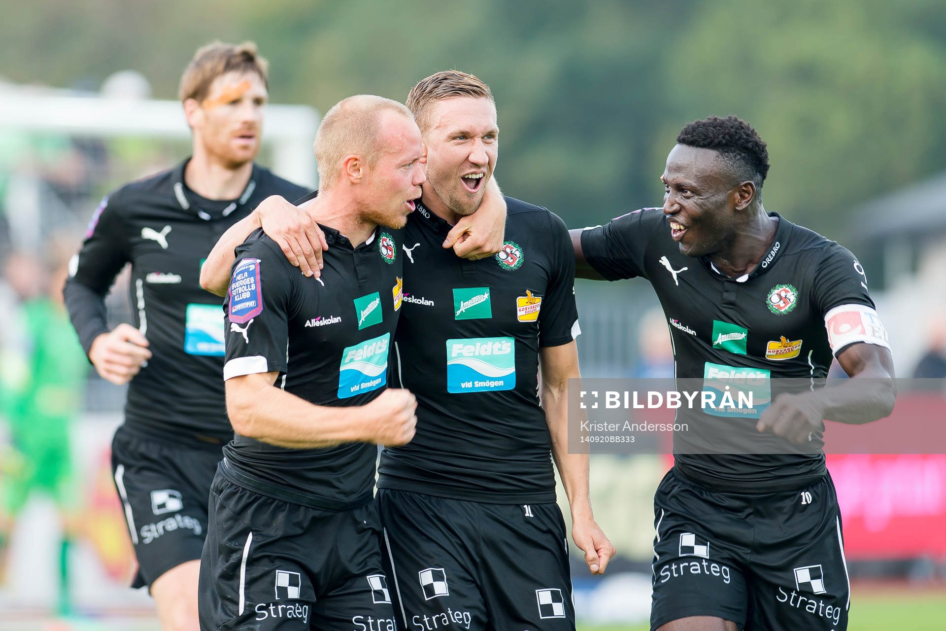 Örebros Patrik Haginge (v) har gjort 0-2 och jublar
