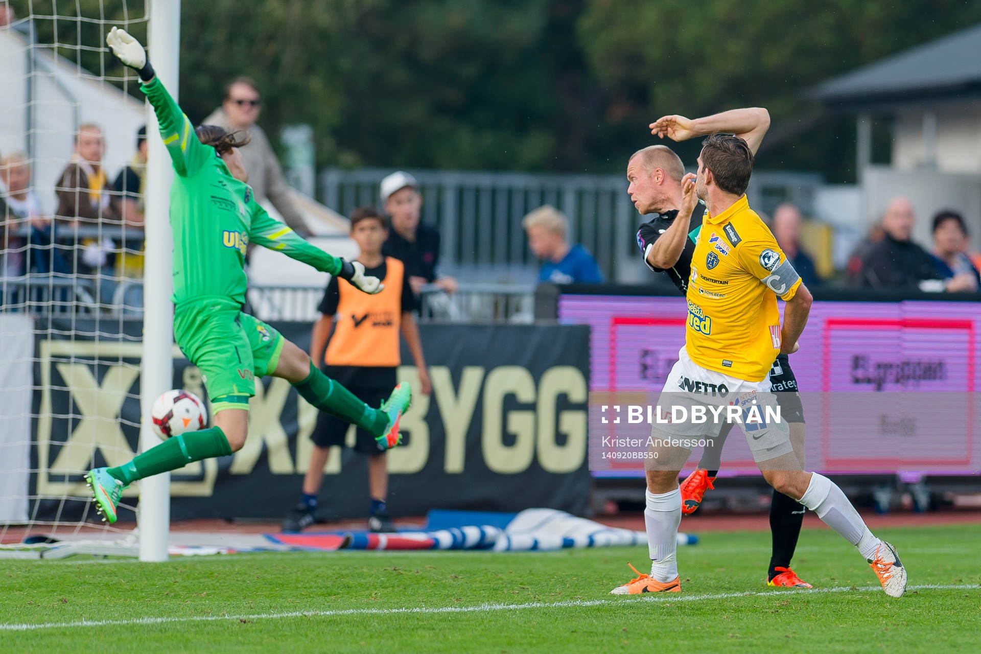 Örebros Patrik Haginge nickar in 0-2
