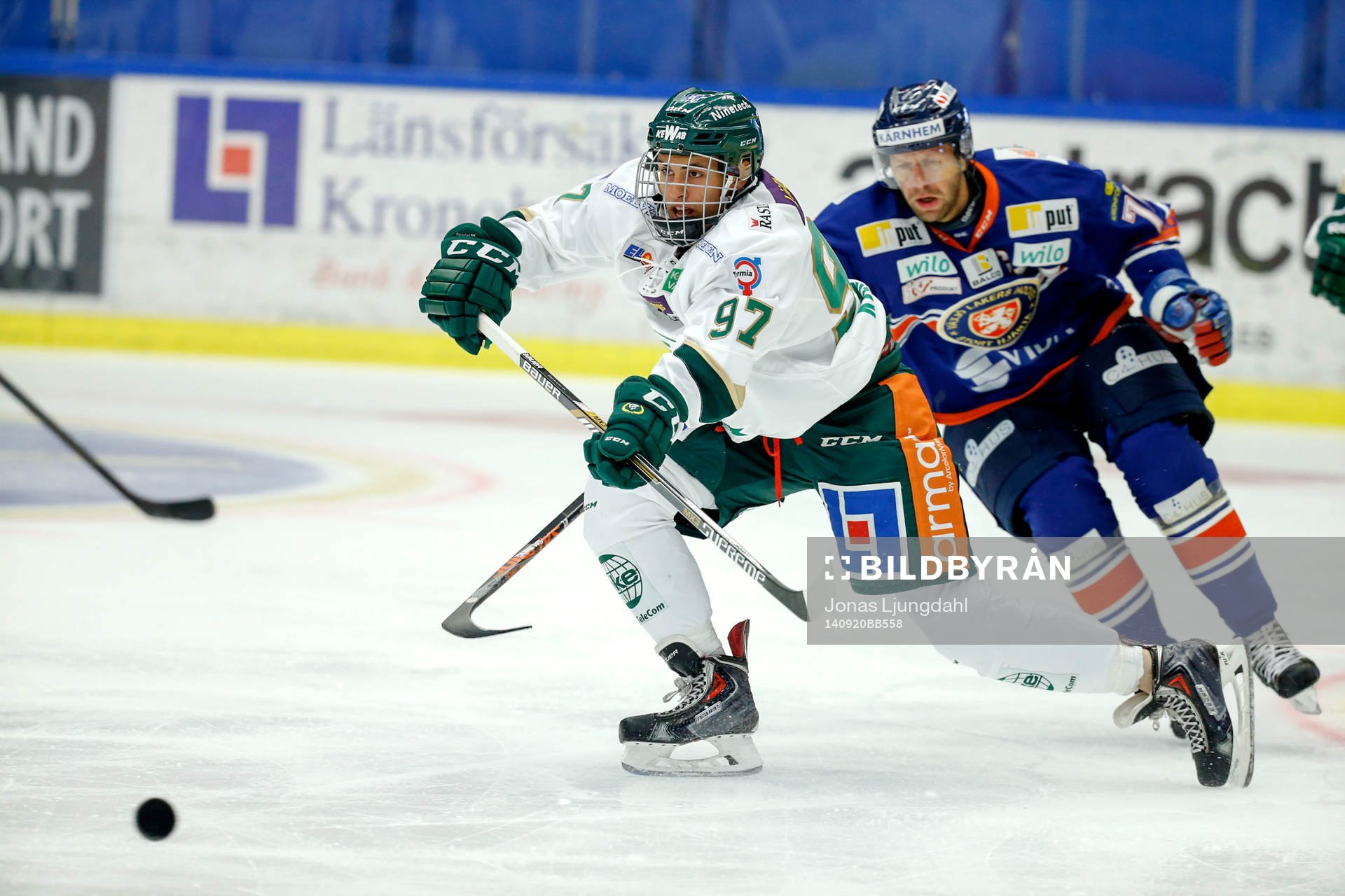 Färjestads Oliver Kylington och Växjös Tomi Kallio