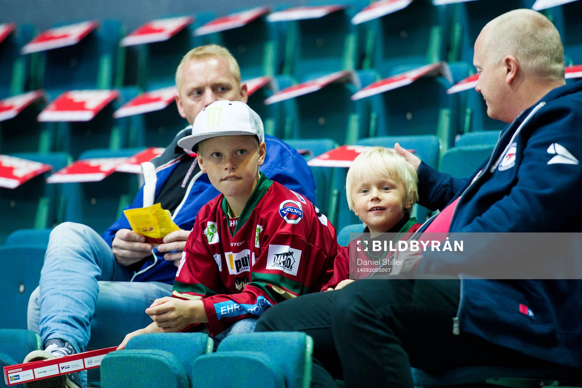 Frölundasupportrar innan ishockeymatchen i SHL mellan