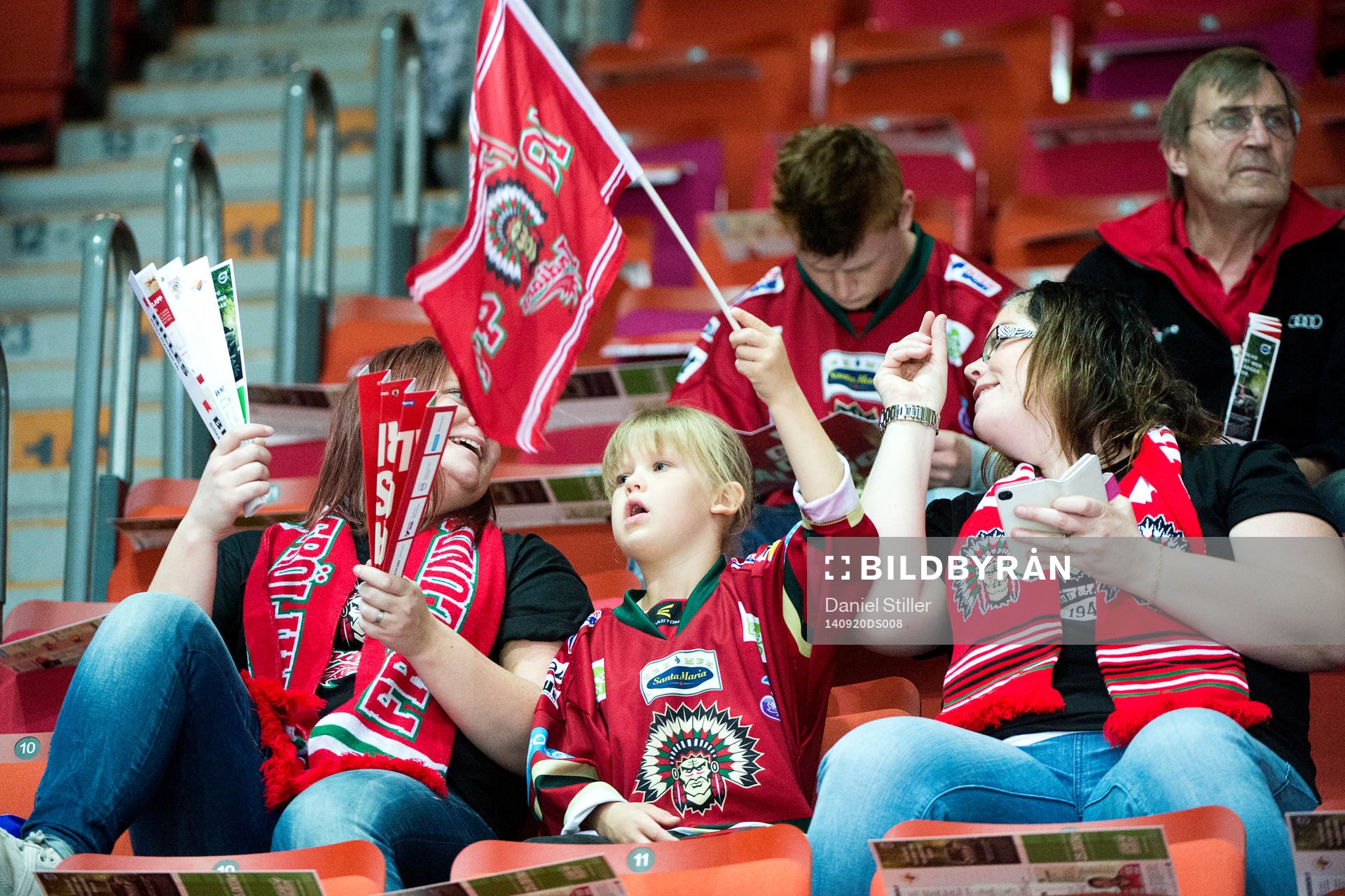 Frölundasupportrar innan ishockeymatchen i SHL mellan