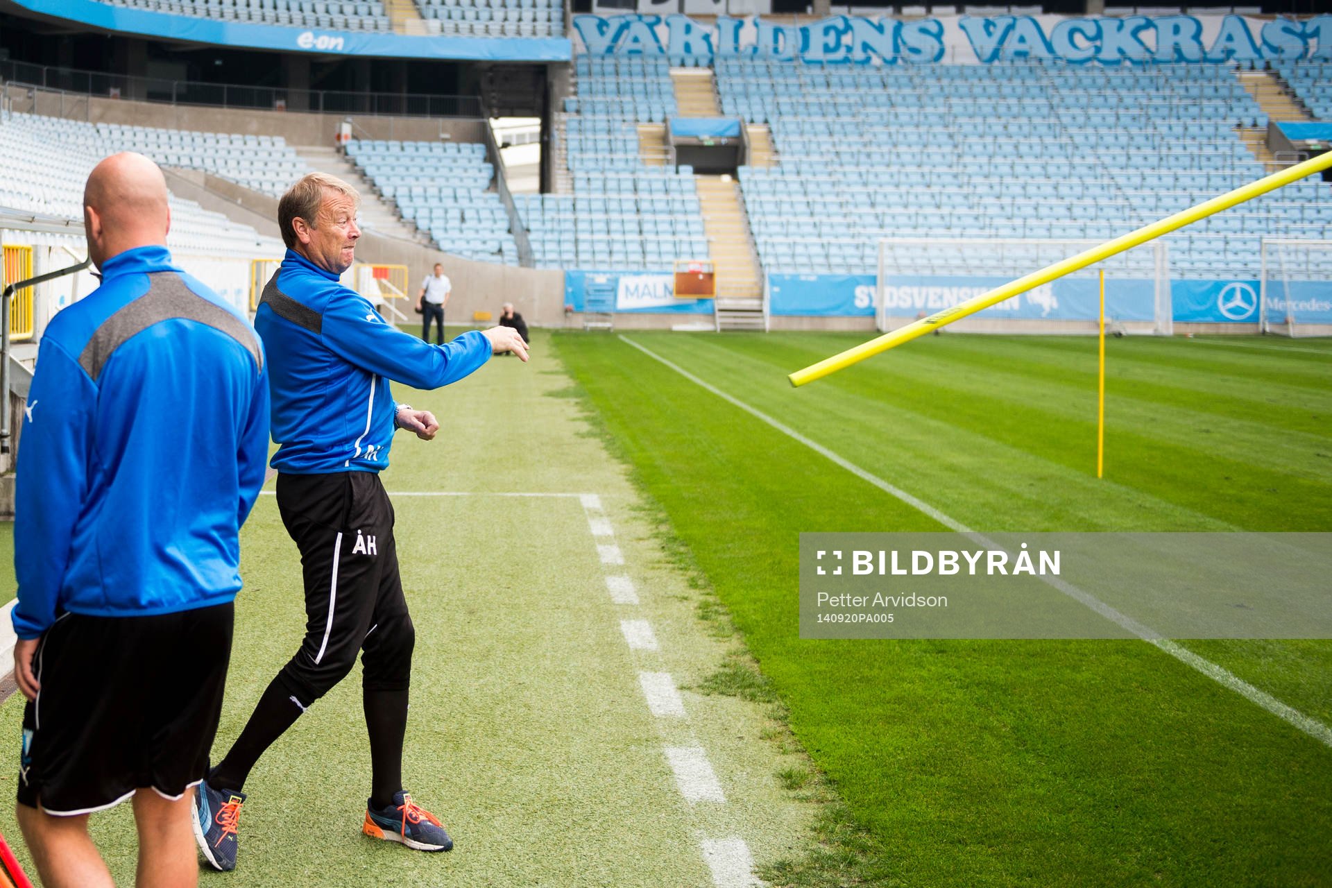 Malmö FFs tränare Åge Hareide kastar spjut