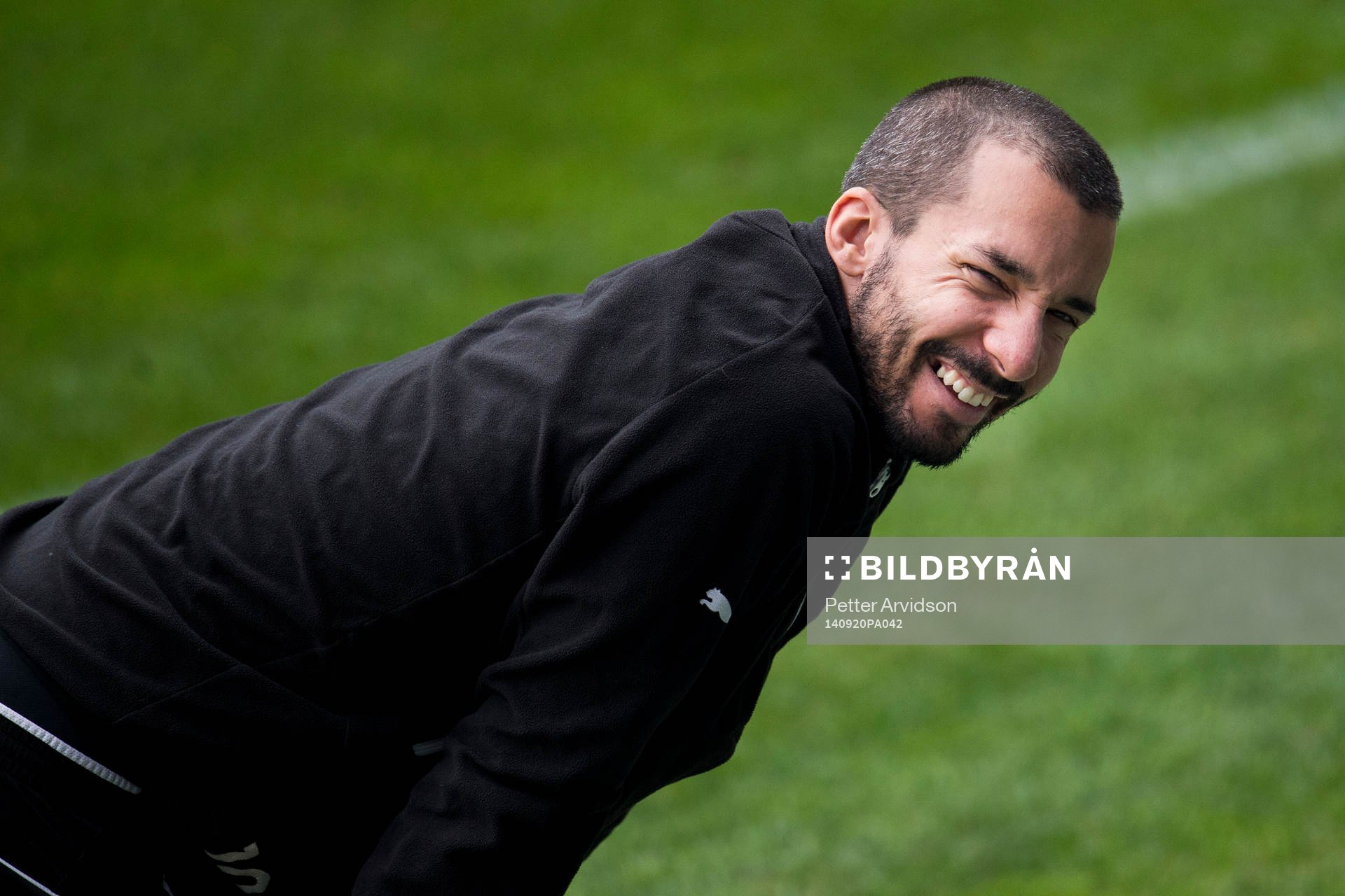 Malmö FFs skadade Guillermo Molins skrattar under en träning den 20 september 2014 i Malmö.