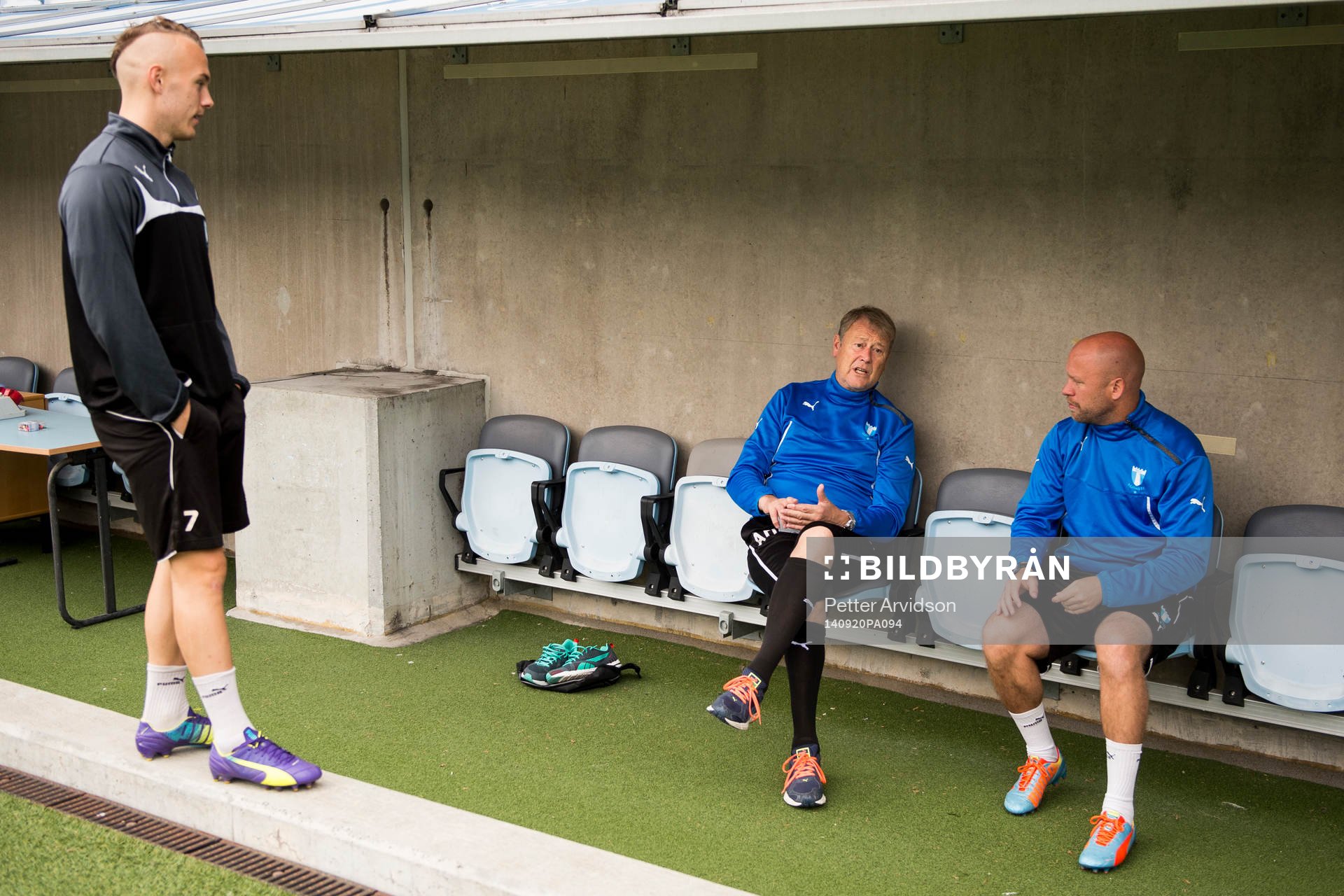 Malmö FFs Magnus Eriksson samtalar med tränare Åge