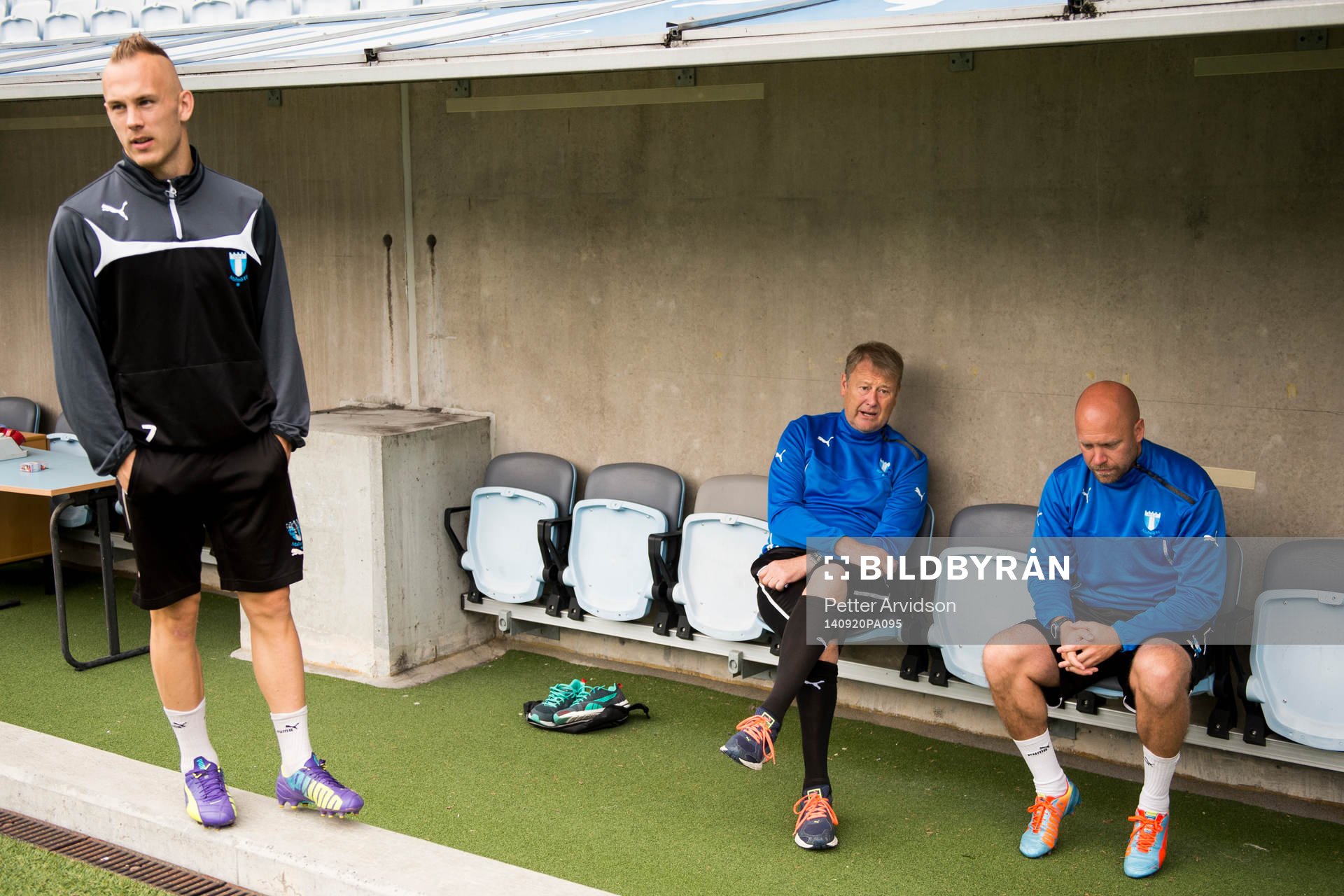 Malmö FFs Magnus Eriksson samtalar med tränare Åge