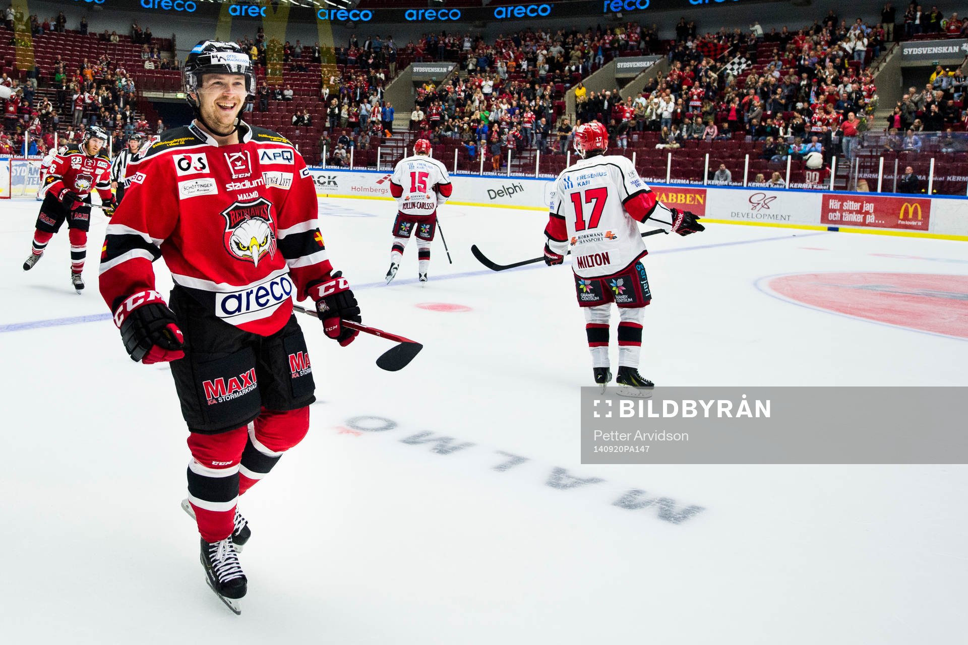 Malmö Redhawks tvåmålsskytt Nicklas Jadeland jublar