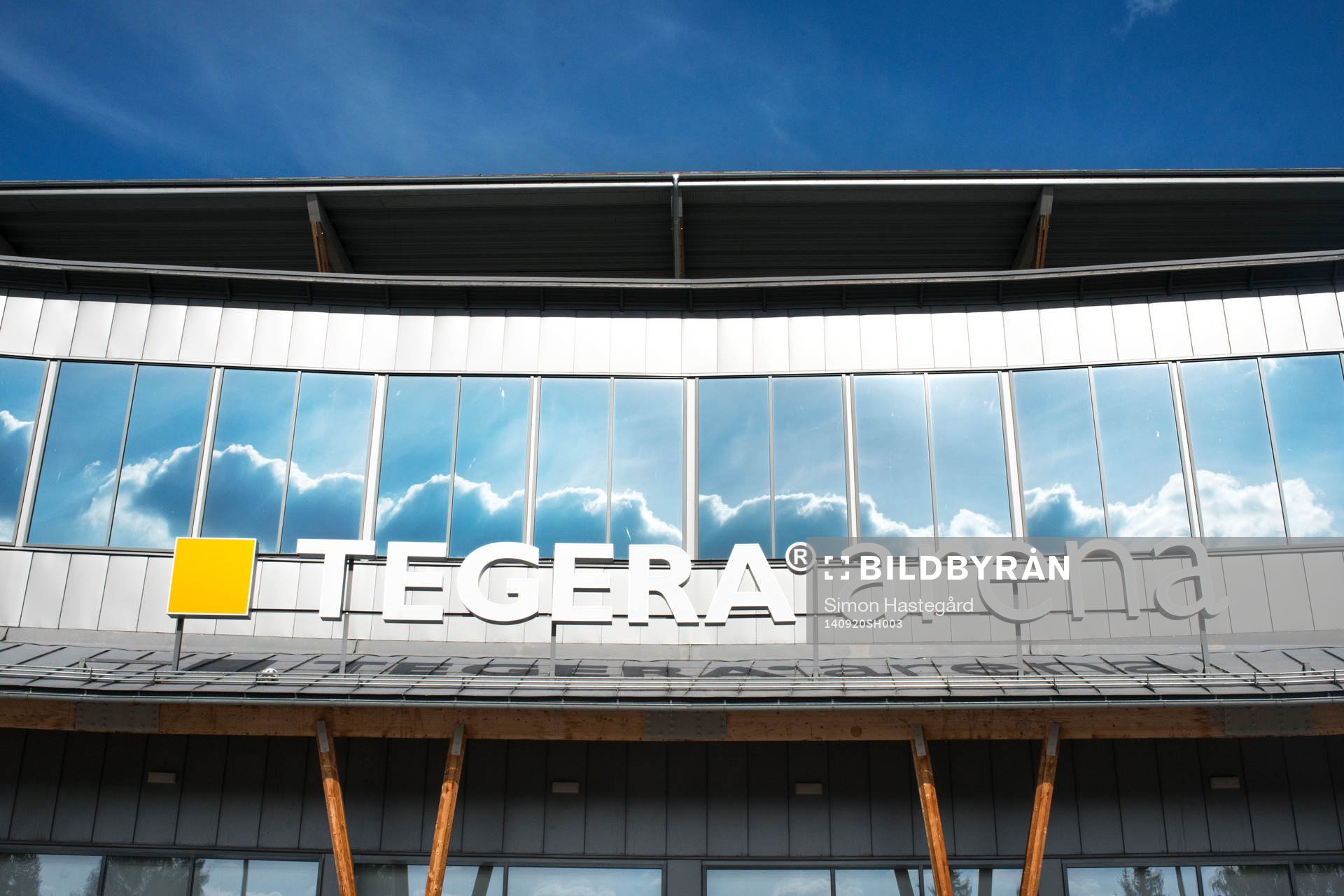 Entren till Tegera Arena före ishockeymatchen i SHL mellan