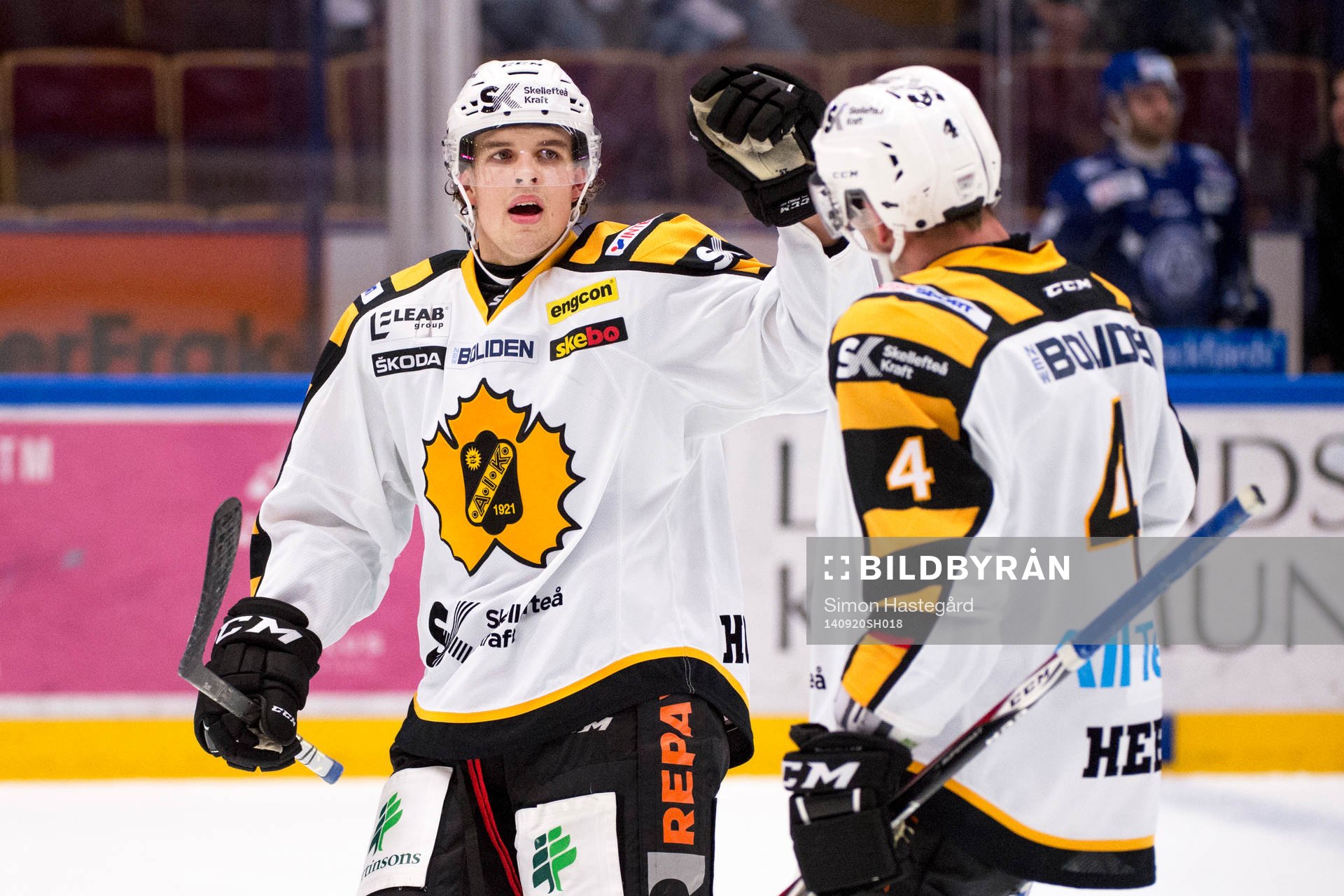 Skellefteås Axel Holmström och Tim Heed jublar