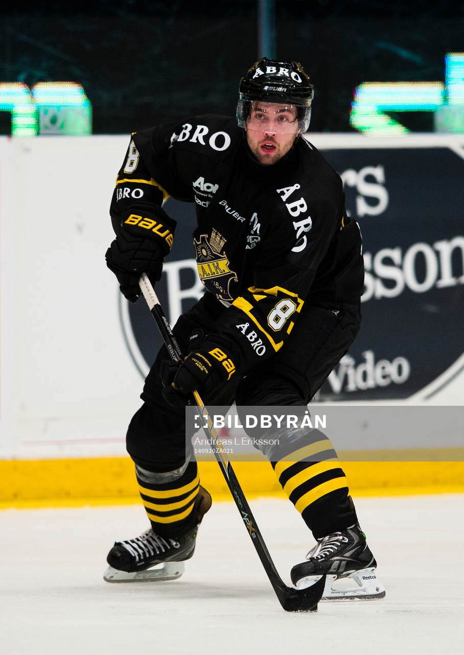s Albin Lorentzon med pucken