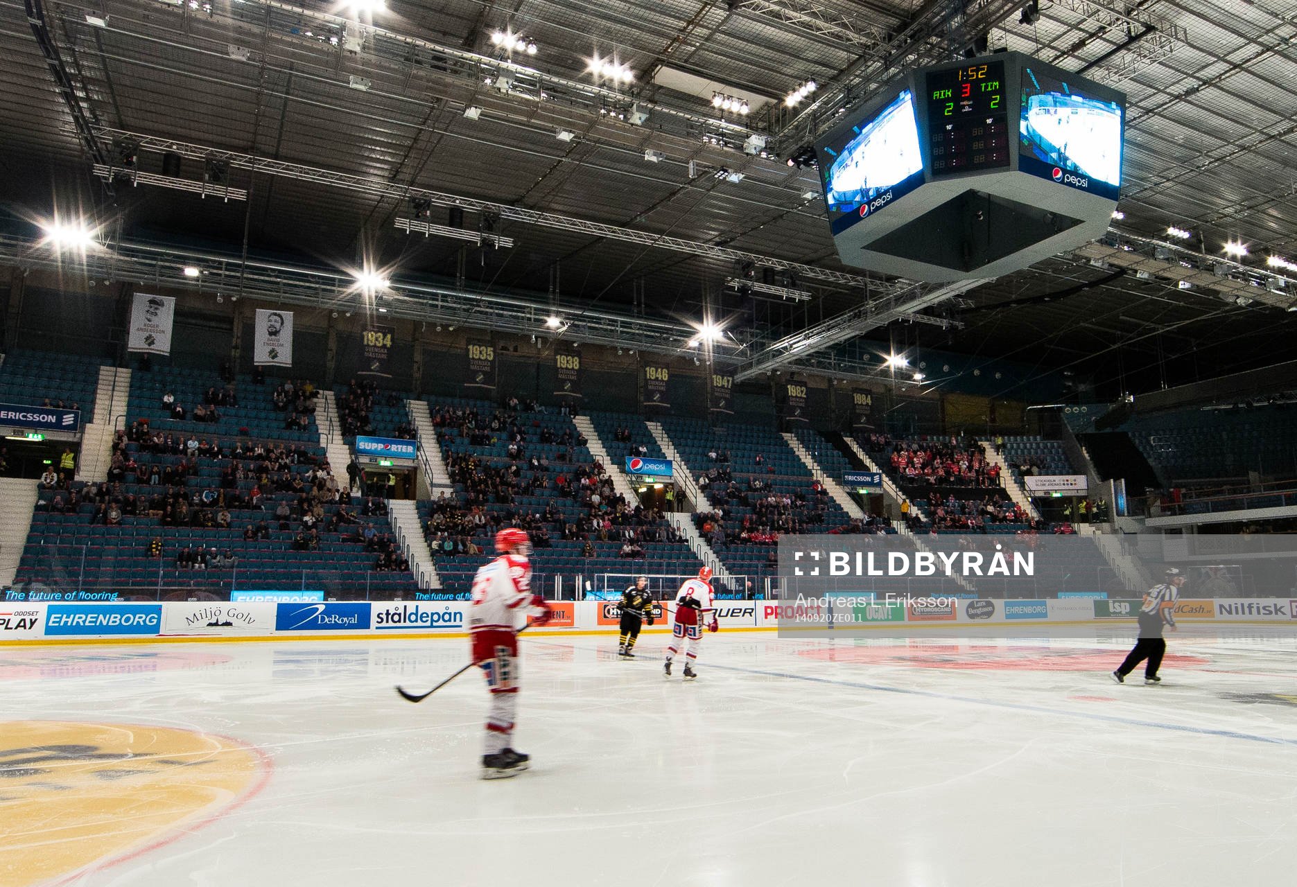 Glest mellan stolarna på läktaren i Hovet