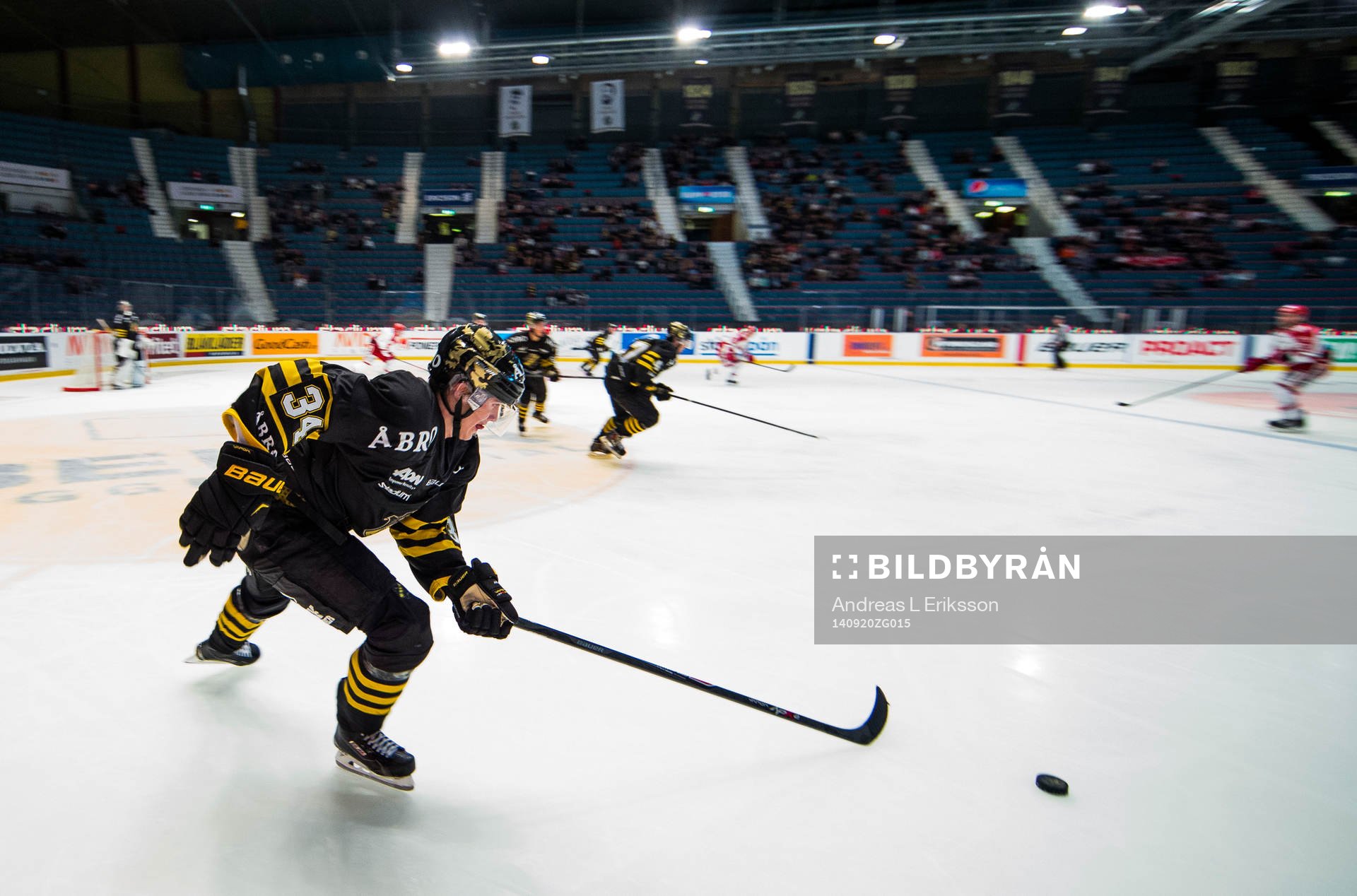 s Michael Lindqvist med pucken