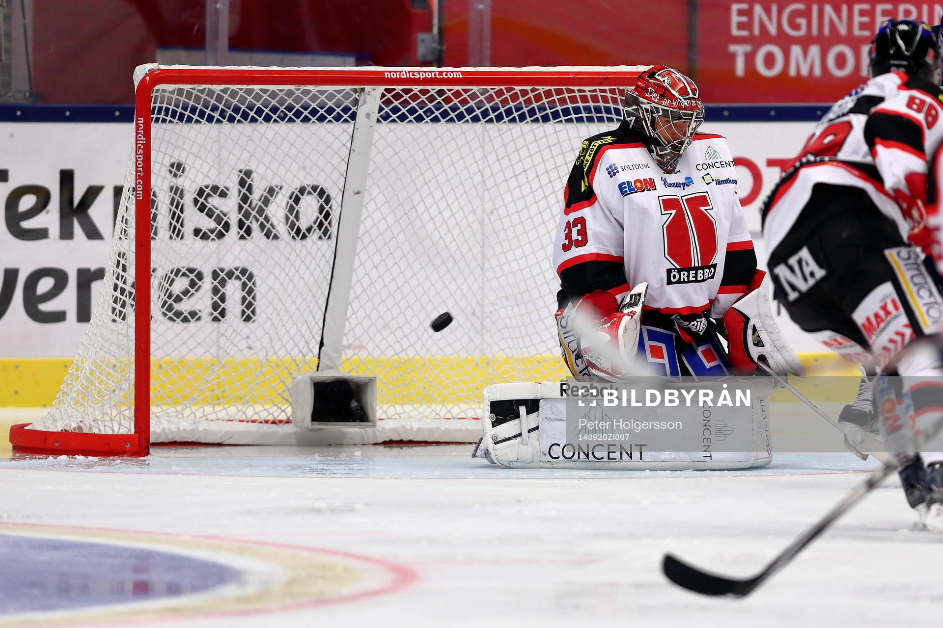 Nära mål förbi Örebros målvakt Julius Hudacek